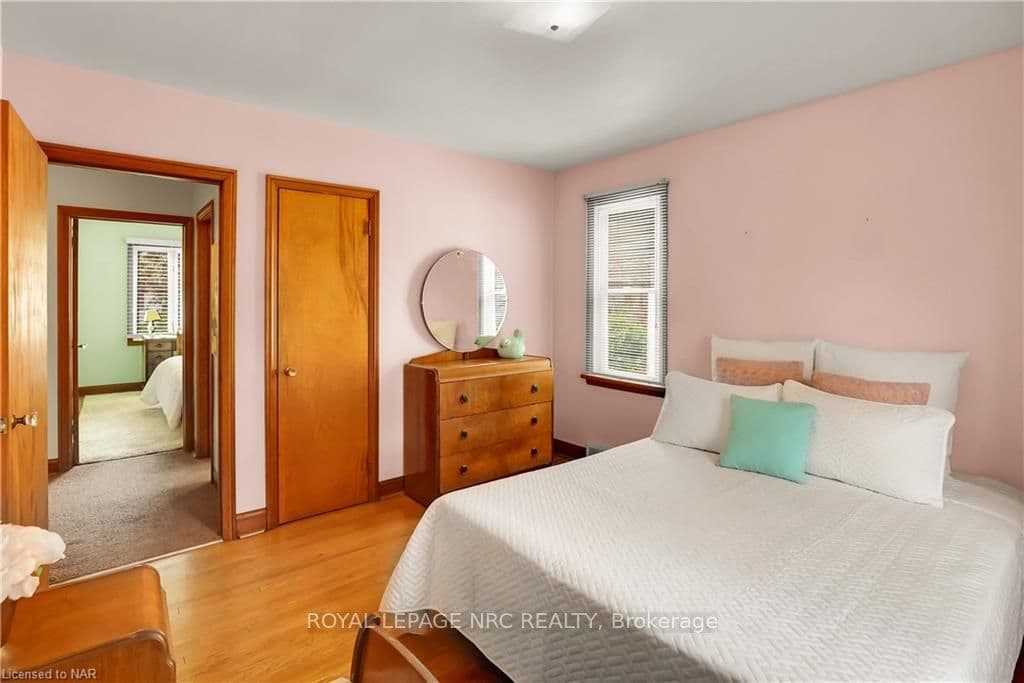 24 LORA Street photo 17