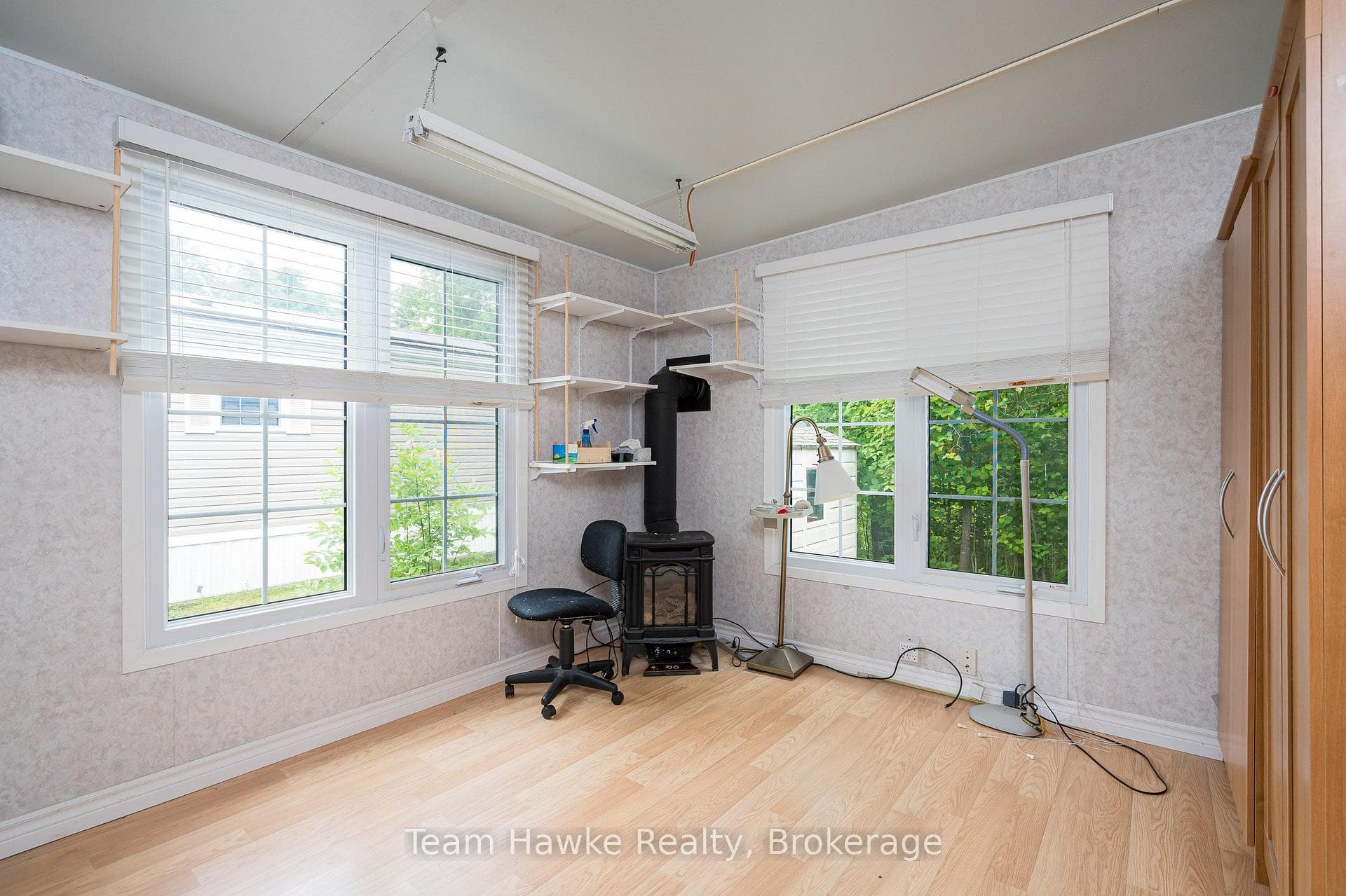 Bonus room, w/ separate entrance to deck
