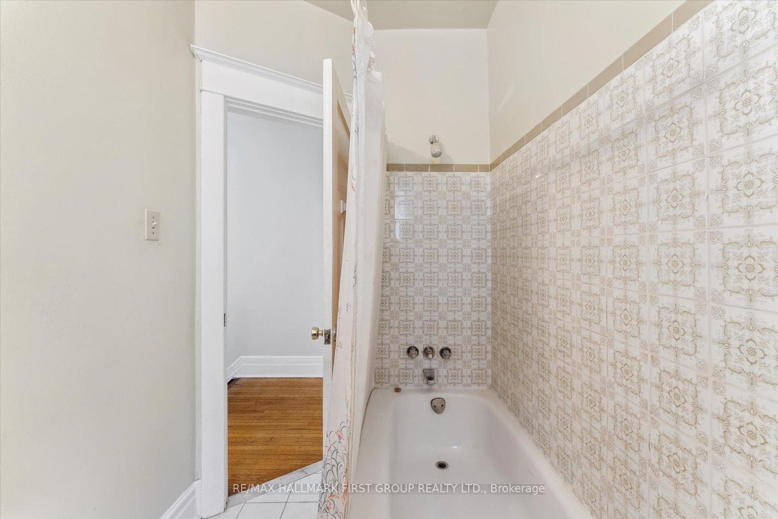 176 Langley Avenue photo 18