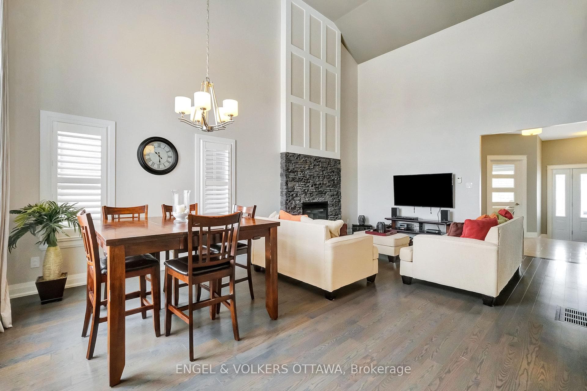 304 Colmar Street photo 11