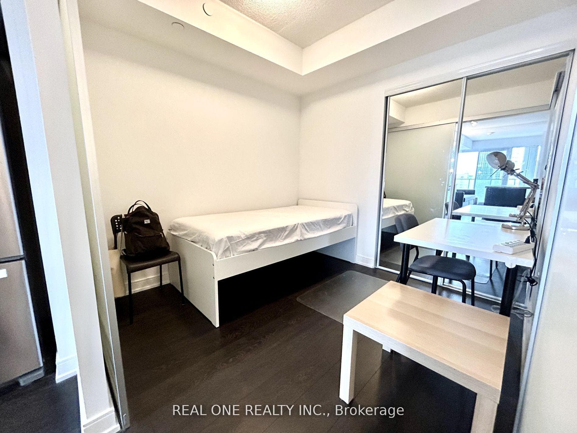 50 Wellesley Street Unit 1806 photo 12