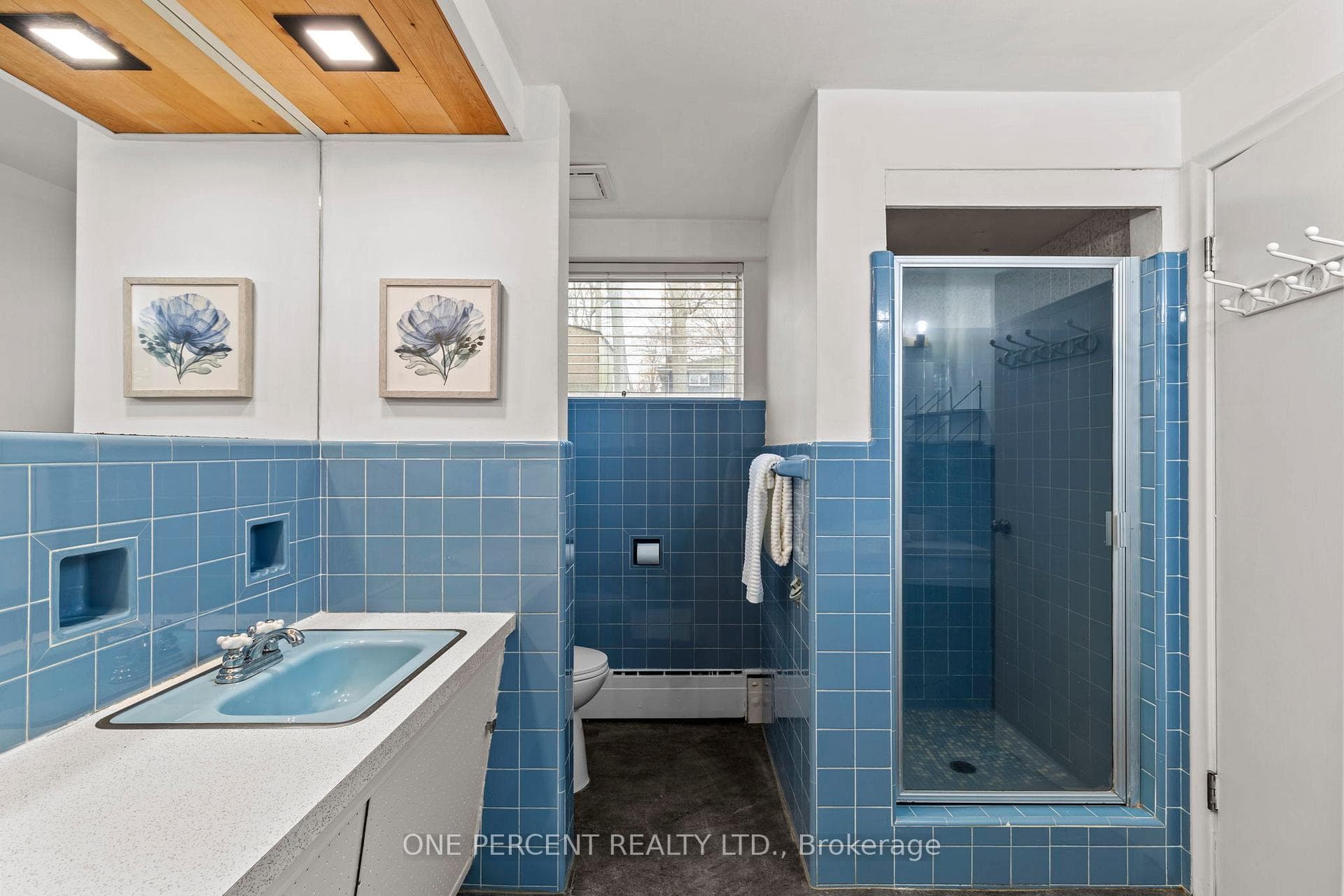 Lower level 3-pc bath, with primary bedroom access