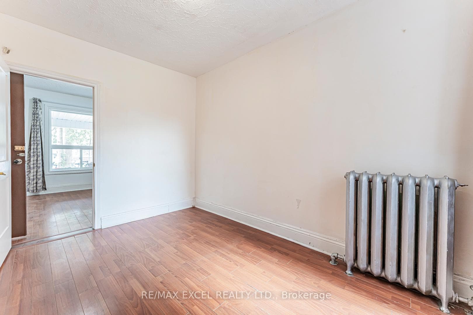 576 Gladstone Avenue photo 18