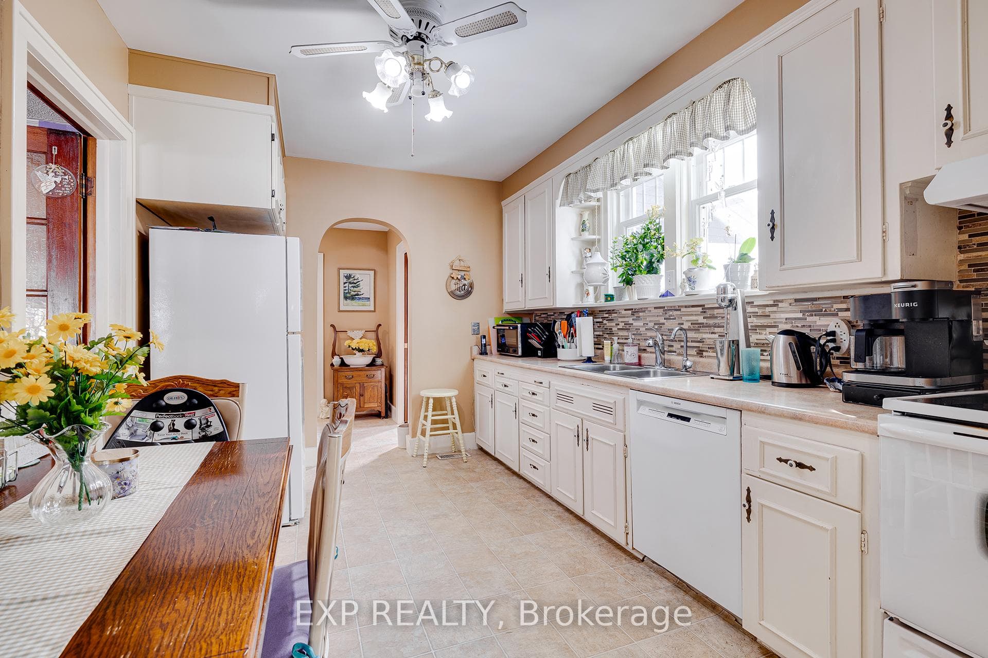 77 Borden Avenue photo 9