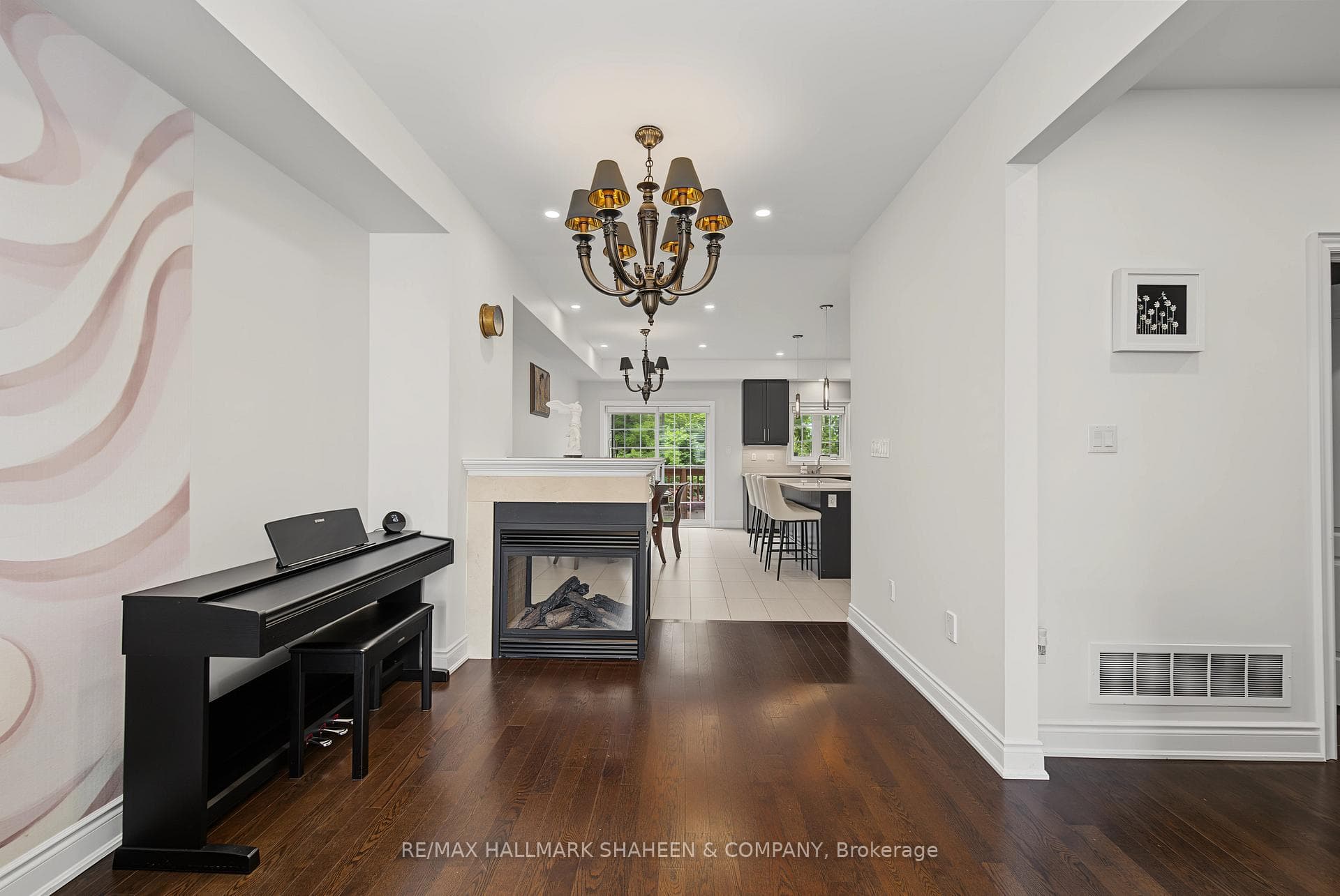 211 Appleton Court photo 18