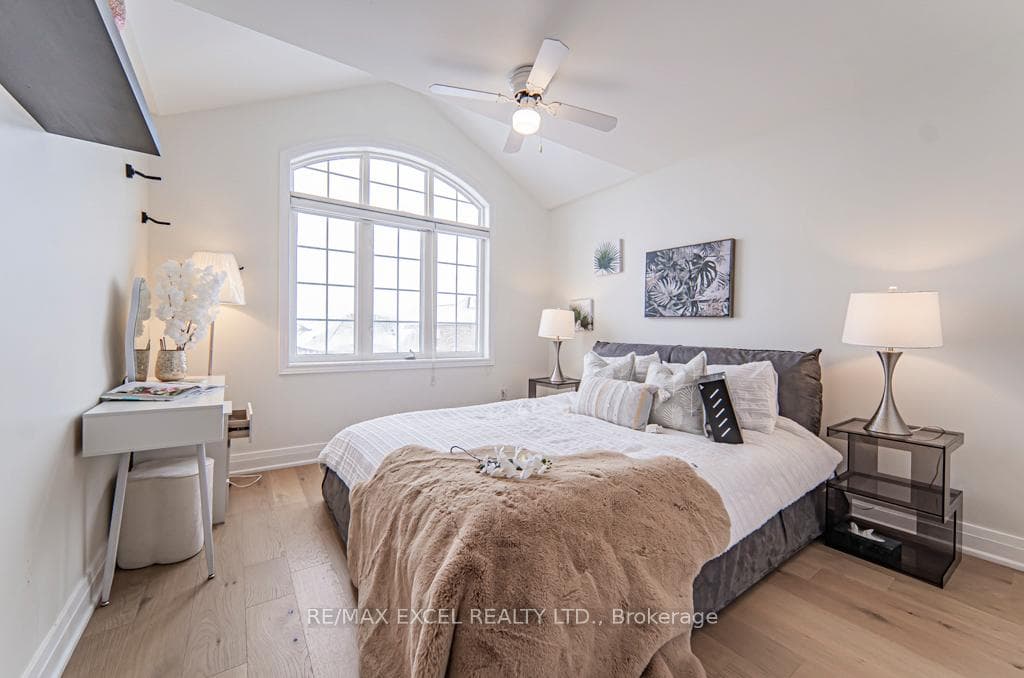 163 Bentoak Crescent photo 33