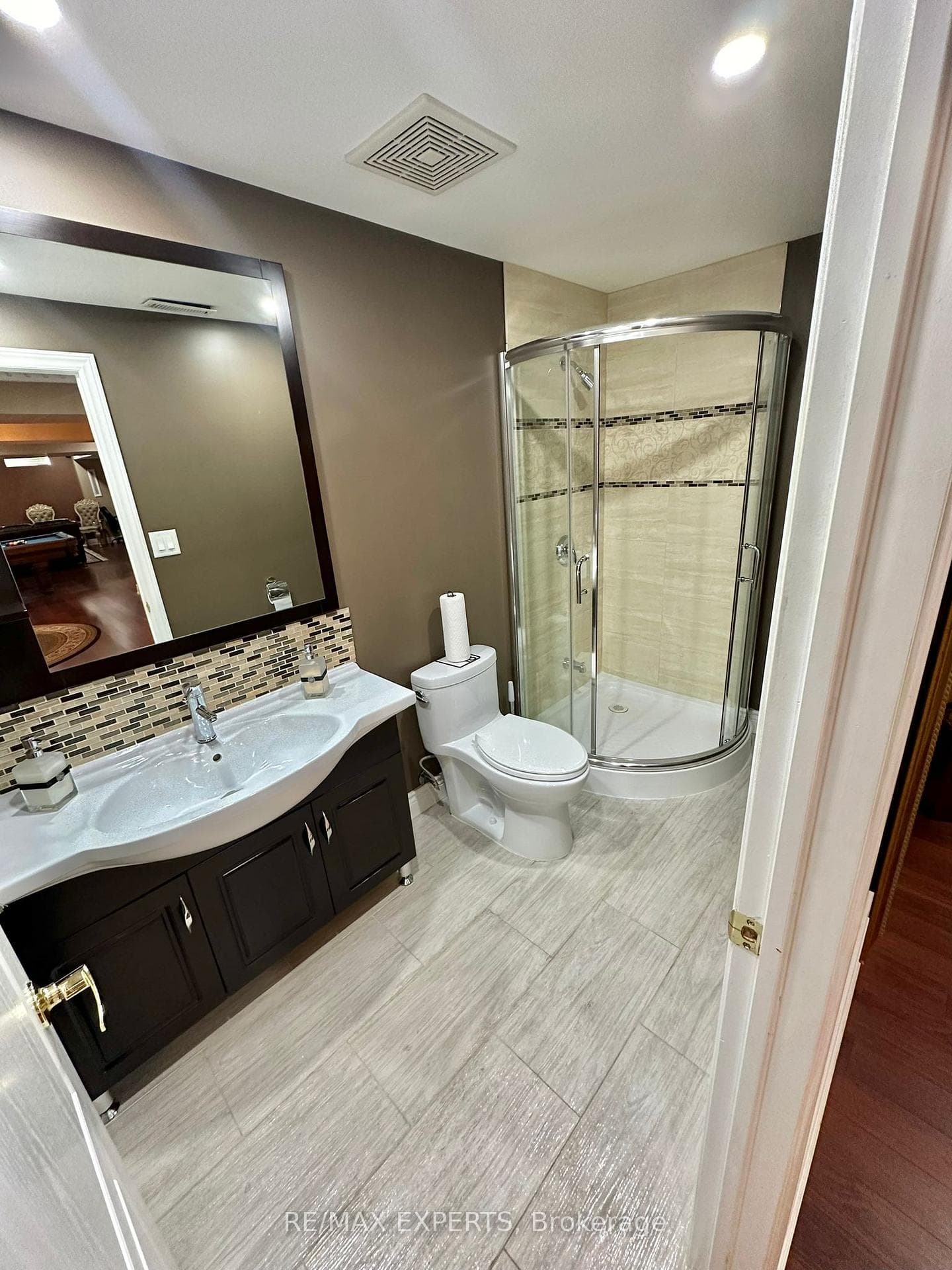 1 Berger Avenue photo 29