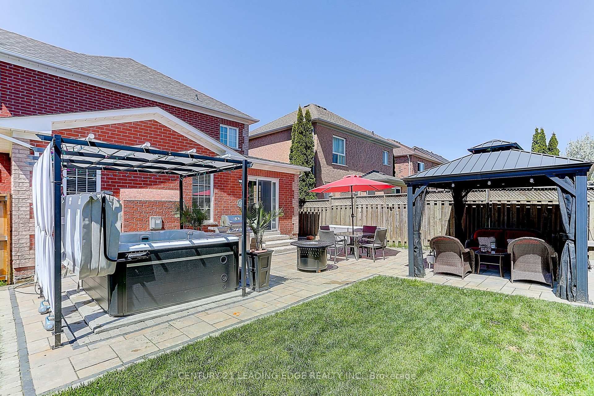 9 ARNOLD Crescent photo 38