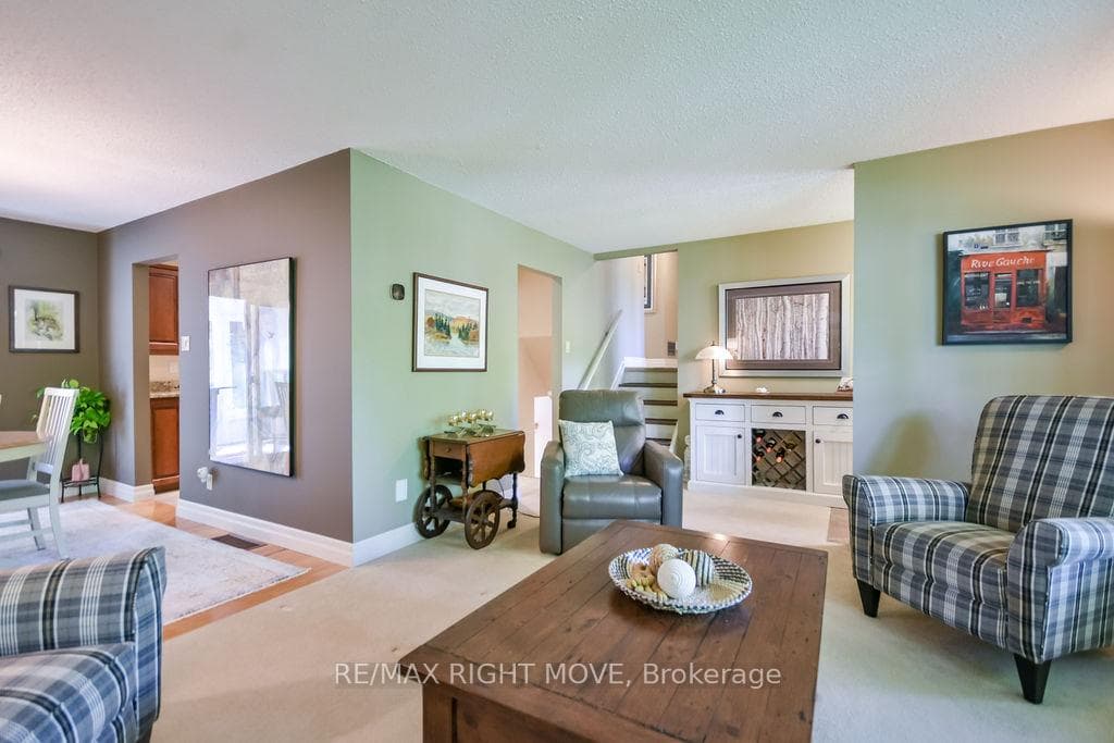 355 FAIRVIEW Drive photo 17
