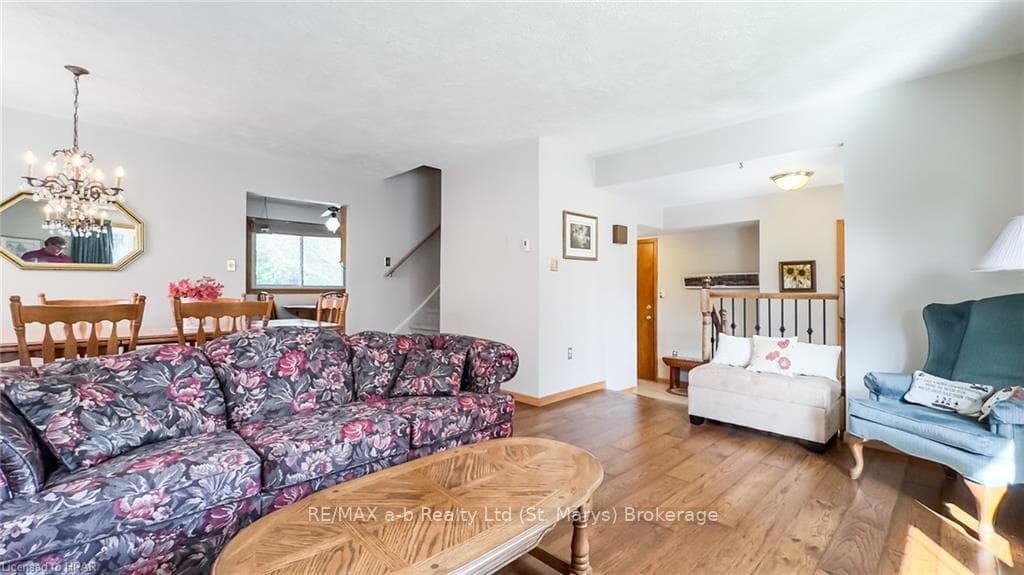 3 SPARLING Crescent photo 13
