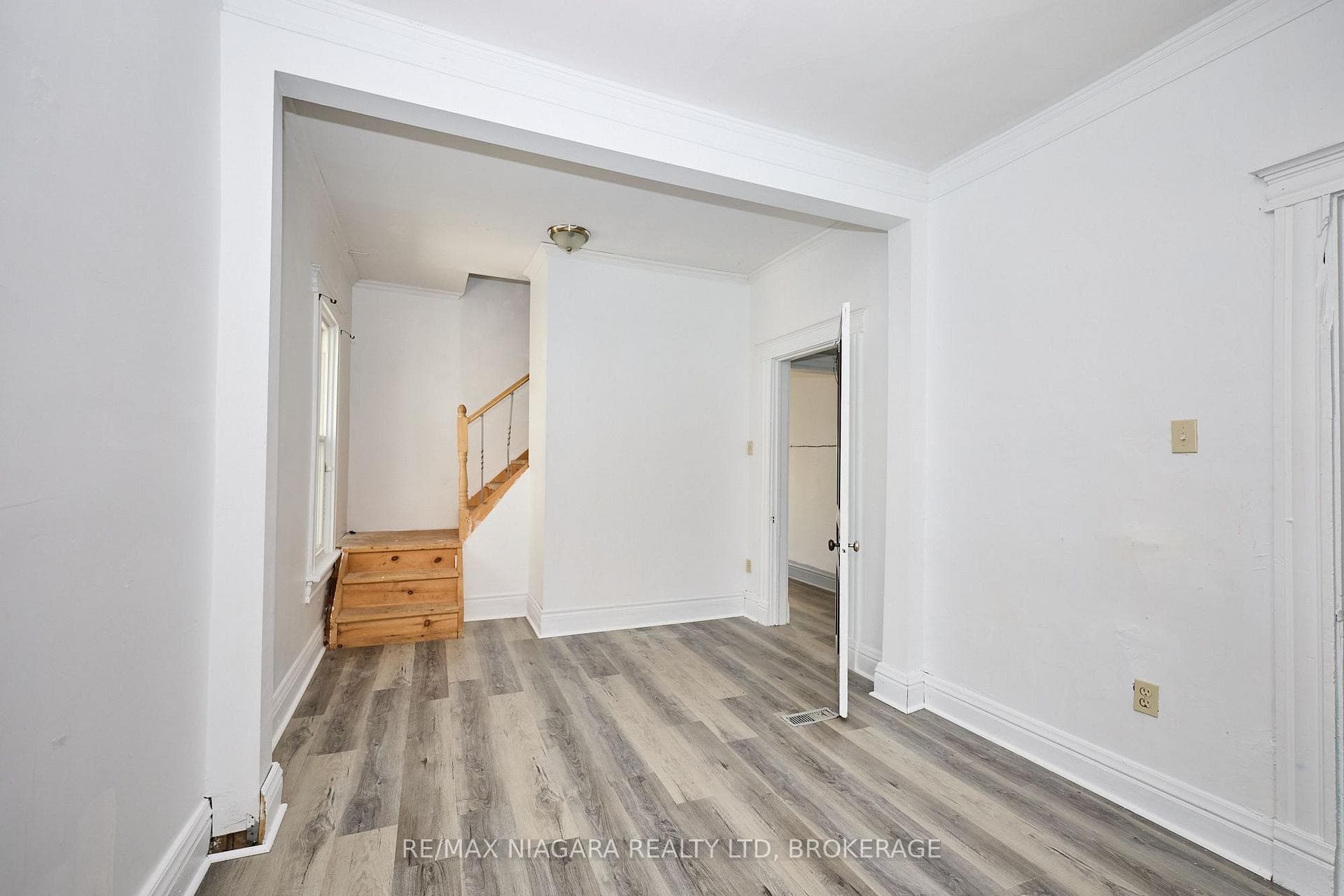 105A Welland Avenue photo 20