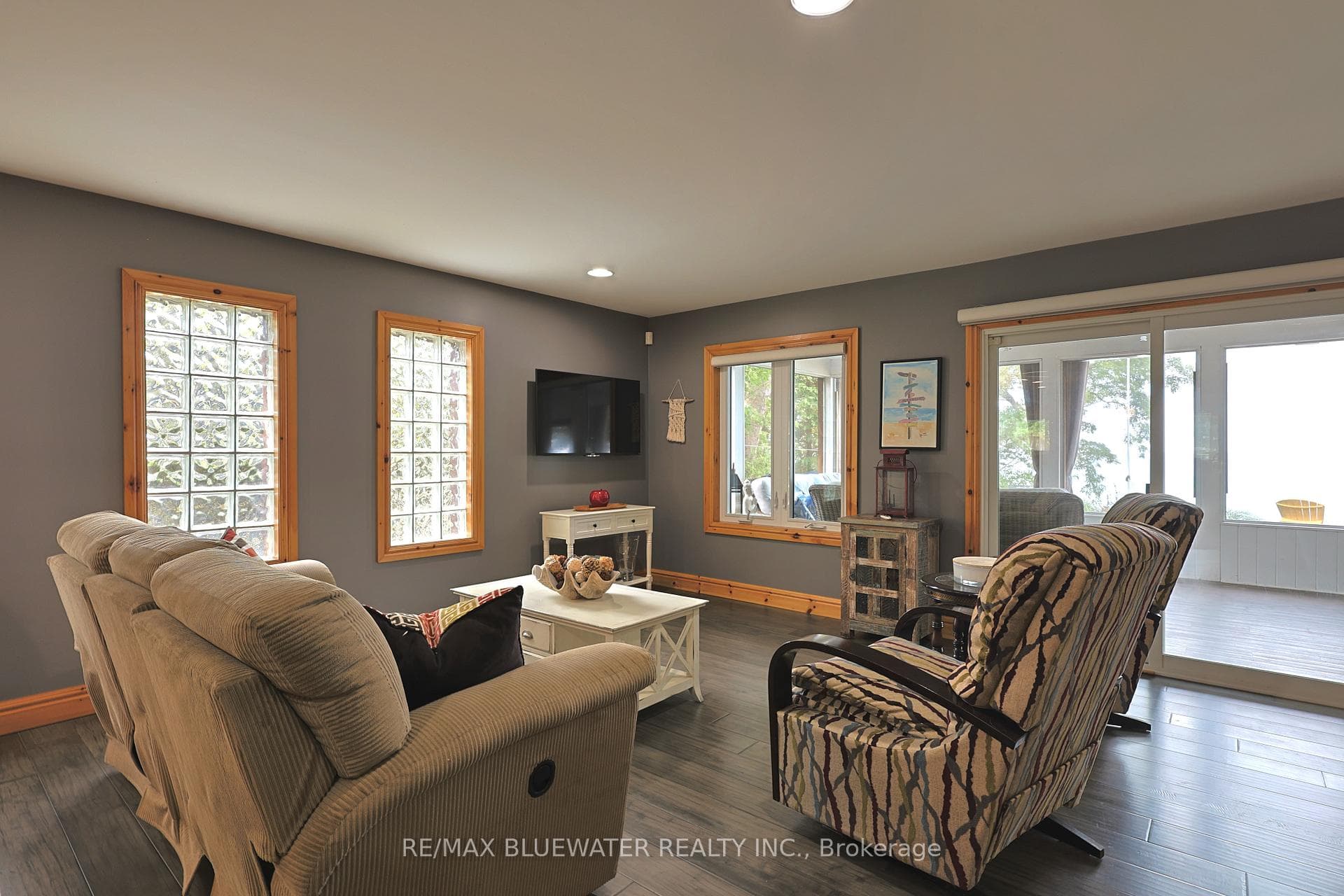 71235 Elizabeth Street photo 21