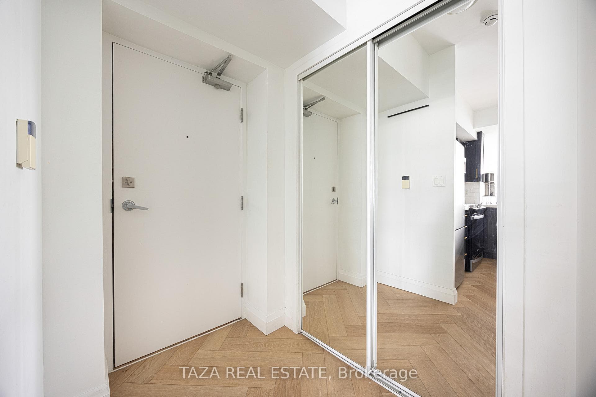 10 Navy Wharf Court Unit 1705 photo 18