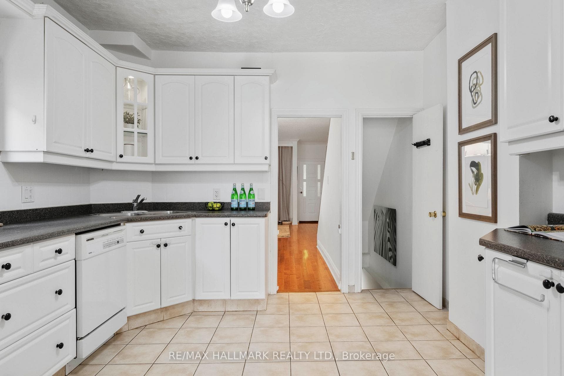 88 Harcourt Avenue photo 11
