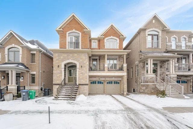 84 Roulette Crescent photo 1