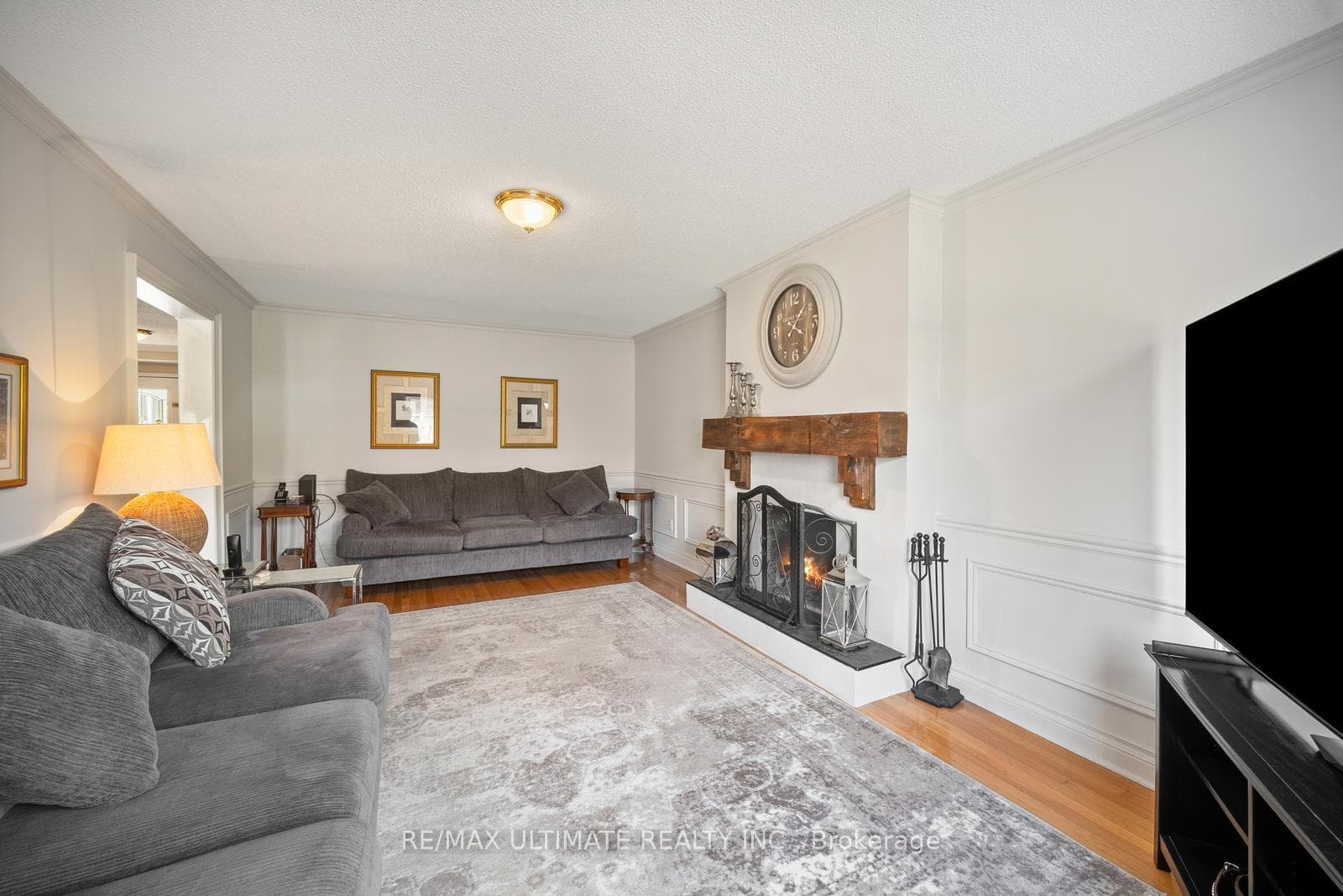 210 Ridgefield Crescent photo 12
