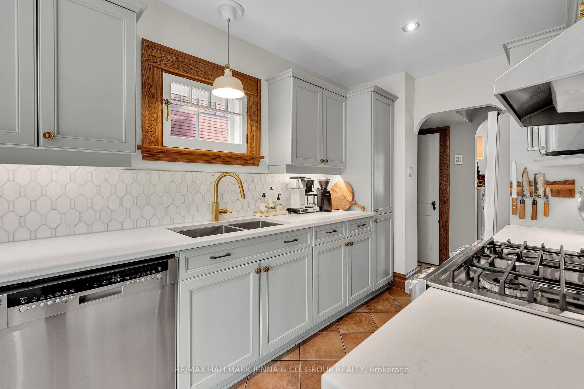 50 Willard Street photo 20