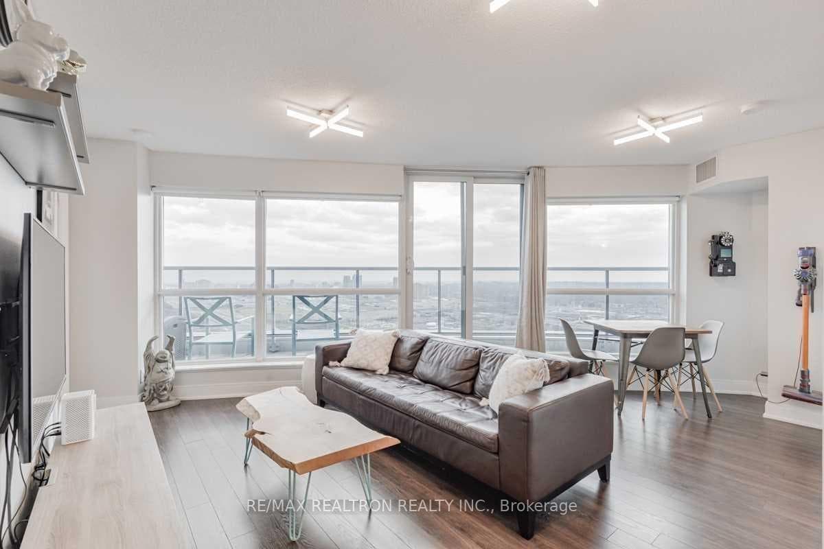135 Village Green Square Unit 3717 photo 9