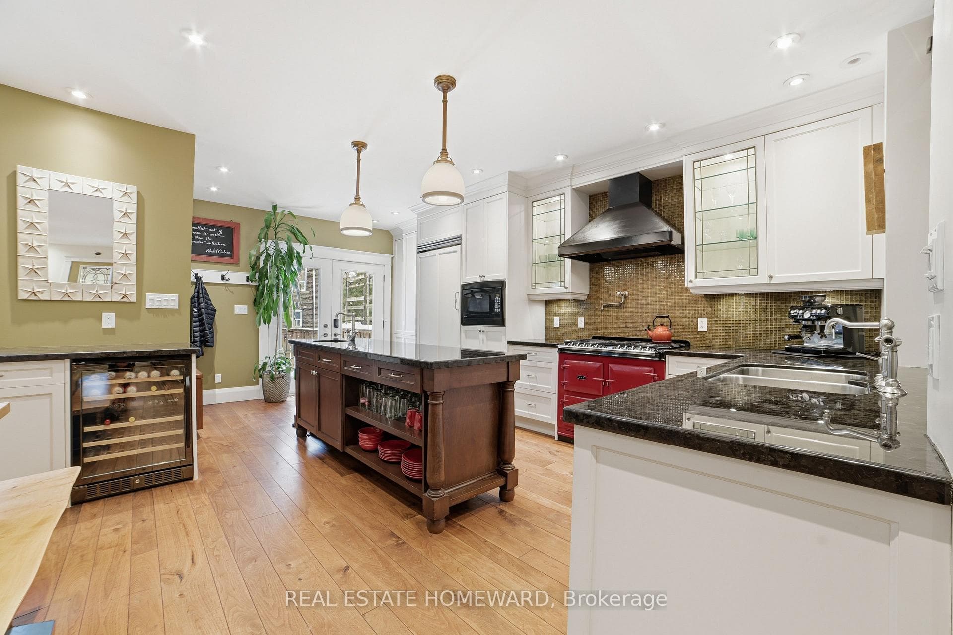 101 Bertmount Avenue photo 7
