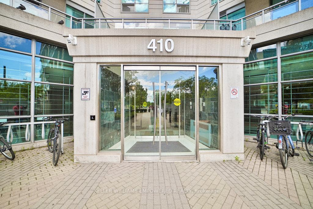 410 Queens Quay St W
