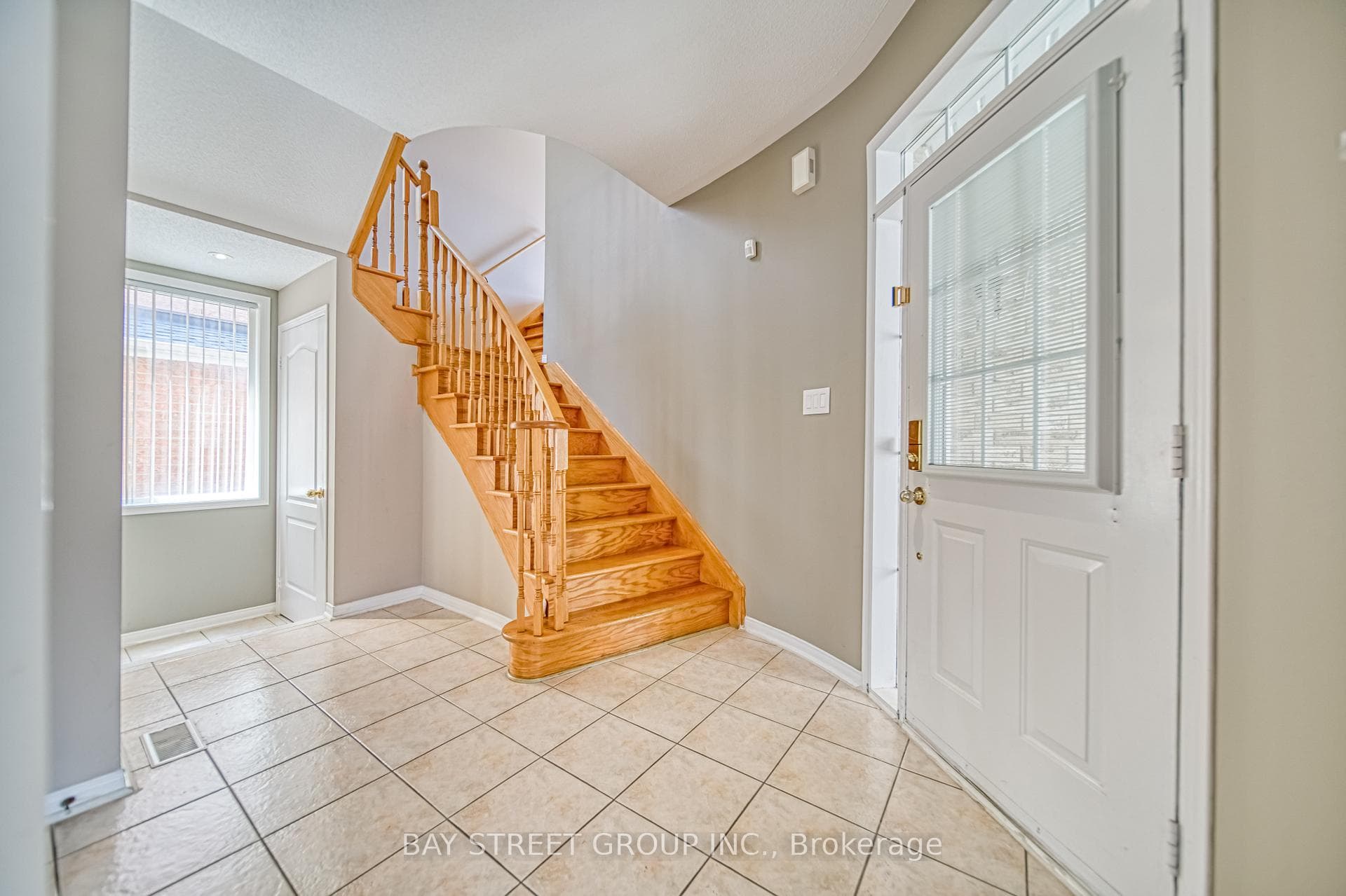 77 Weatherill Road photo 3
