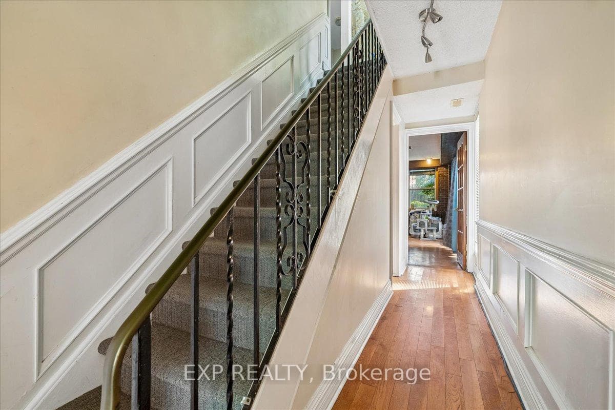 80 Maclennan Avenue photo 28