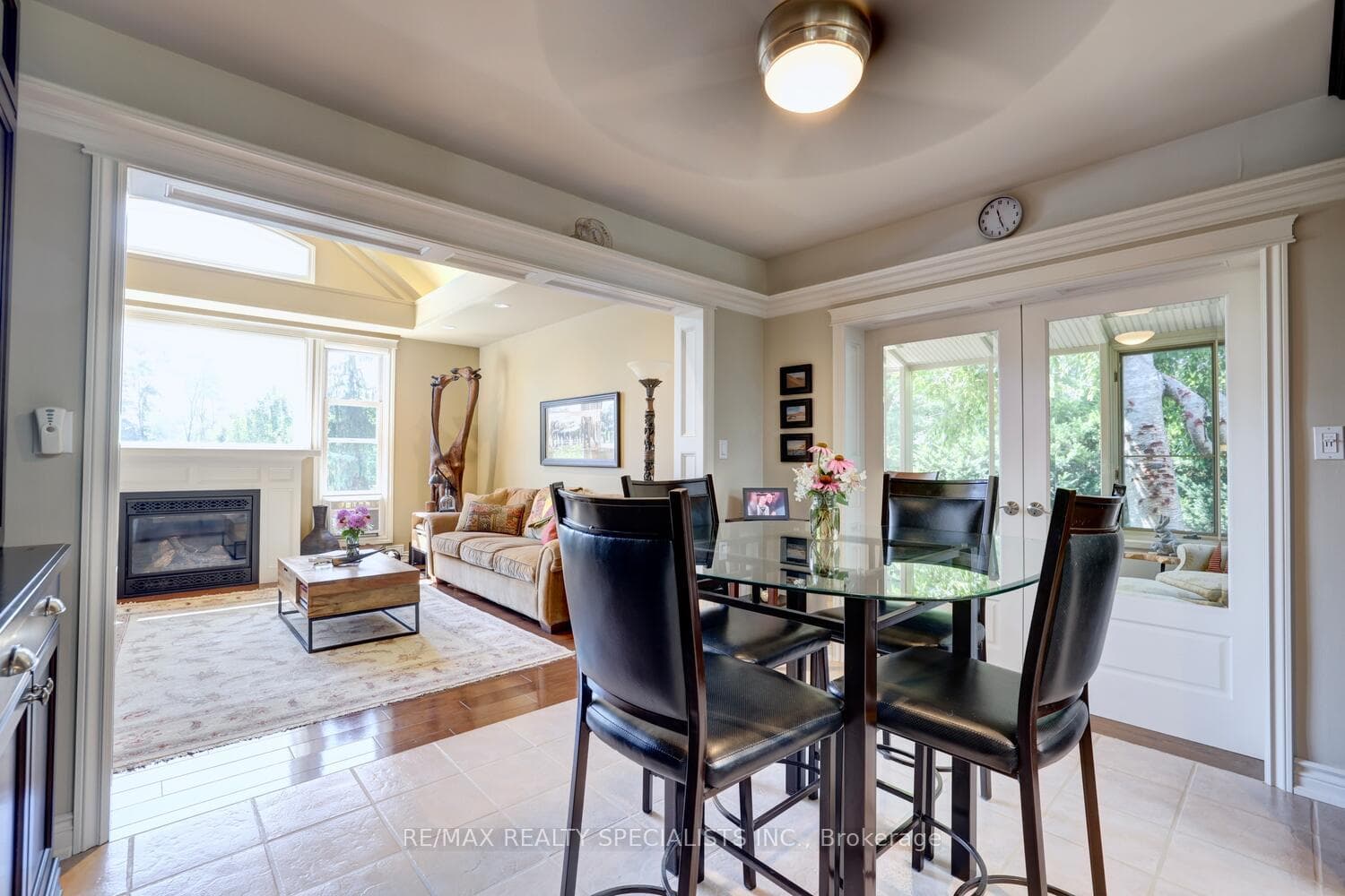 Breakfast room.