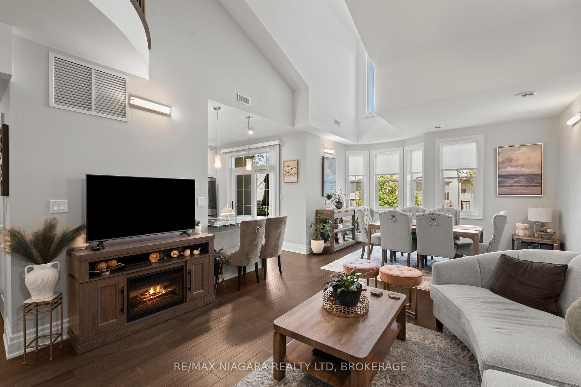 8 St. Andrews Lane photo 6