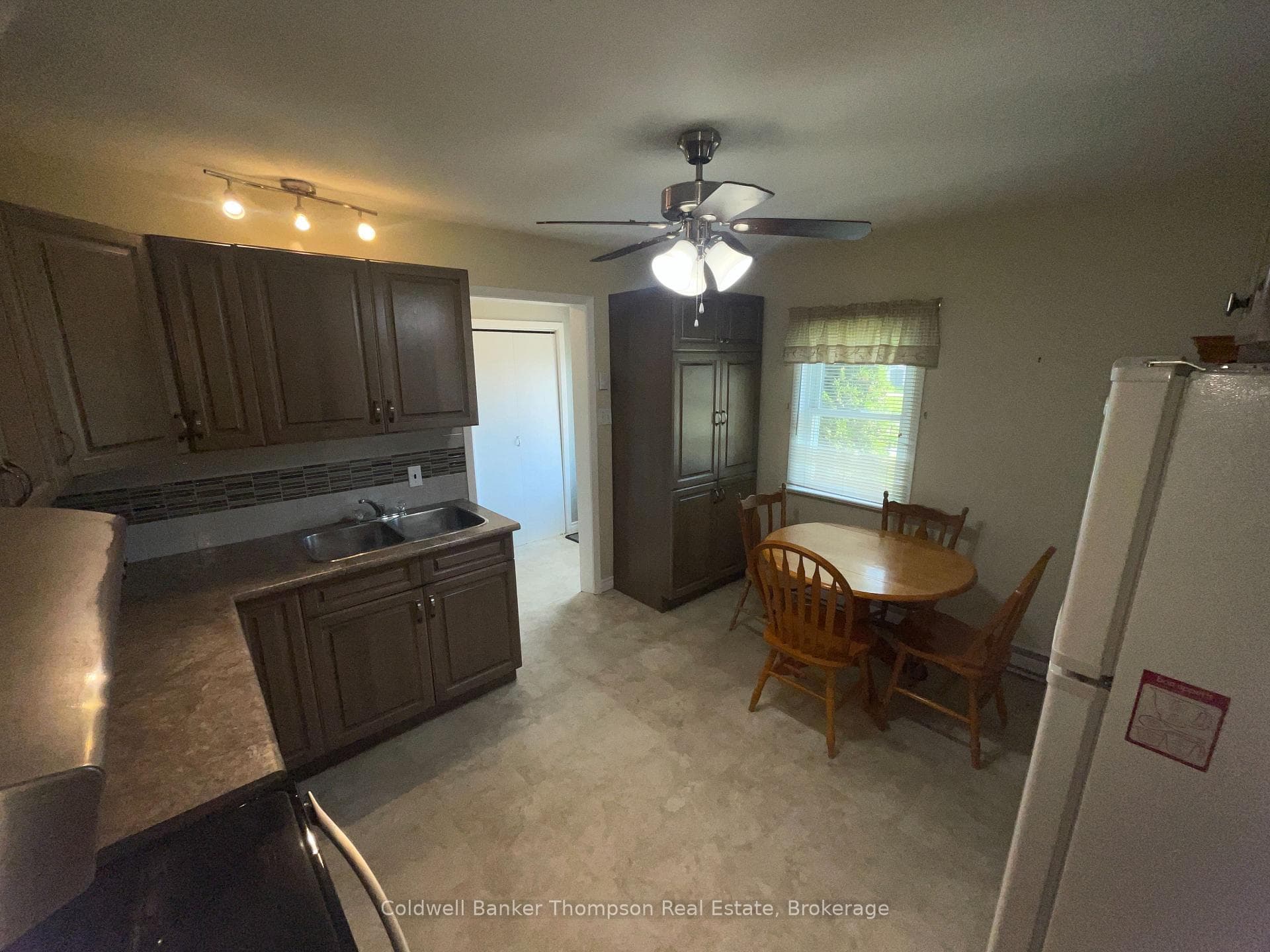 Renovated Eat-In Kitchen