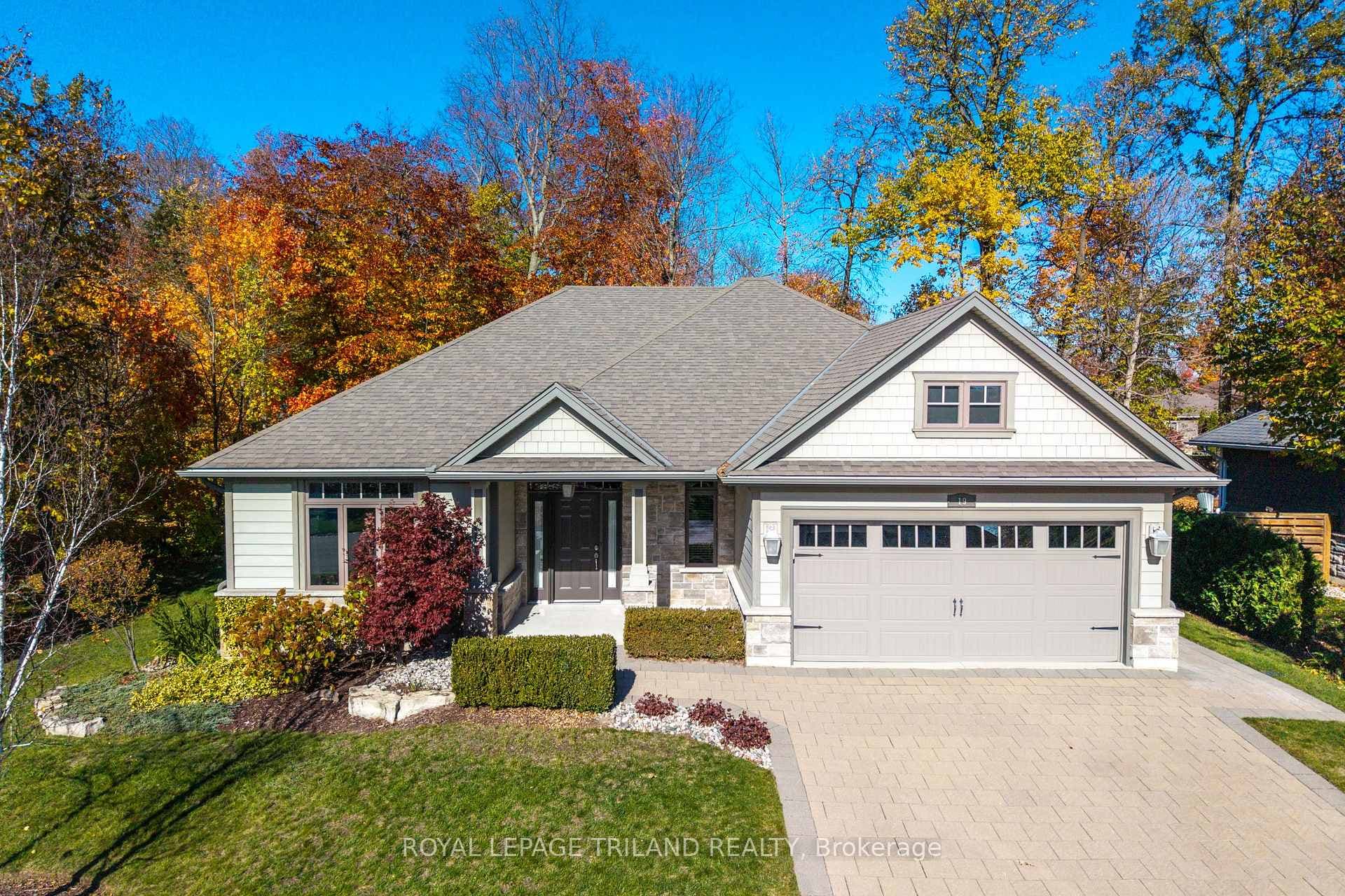 Wheelchair accessible home on the best lot on Erin