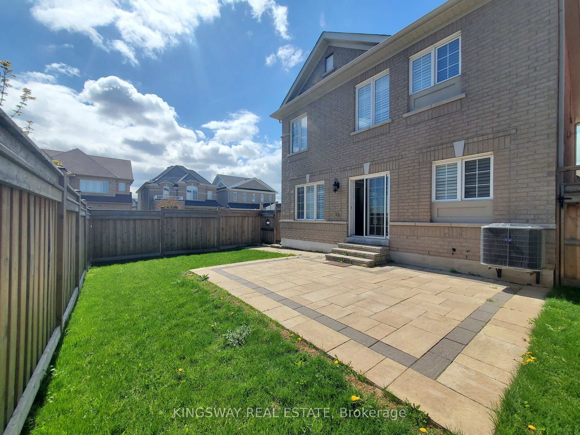 1450 Laurier Avenue photo 30