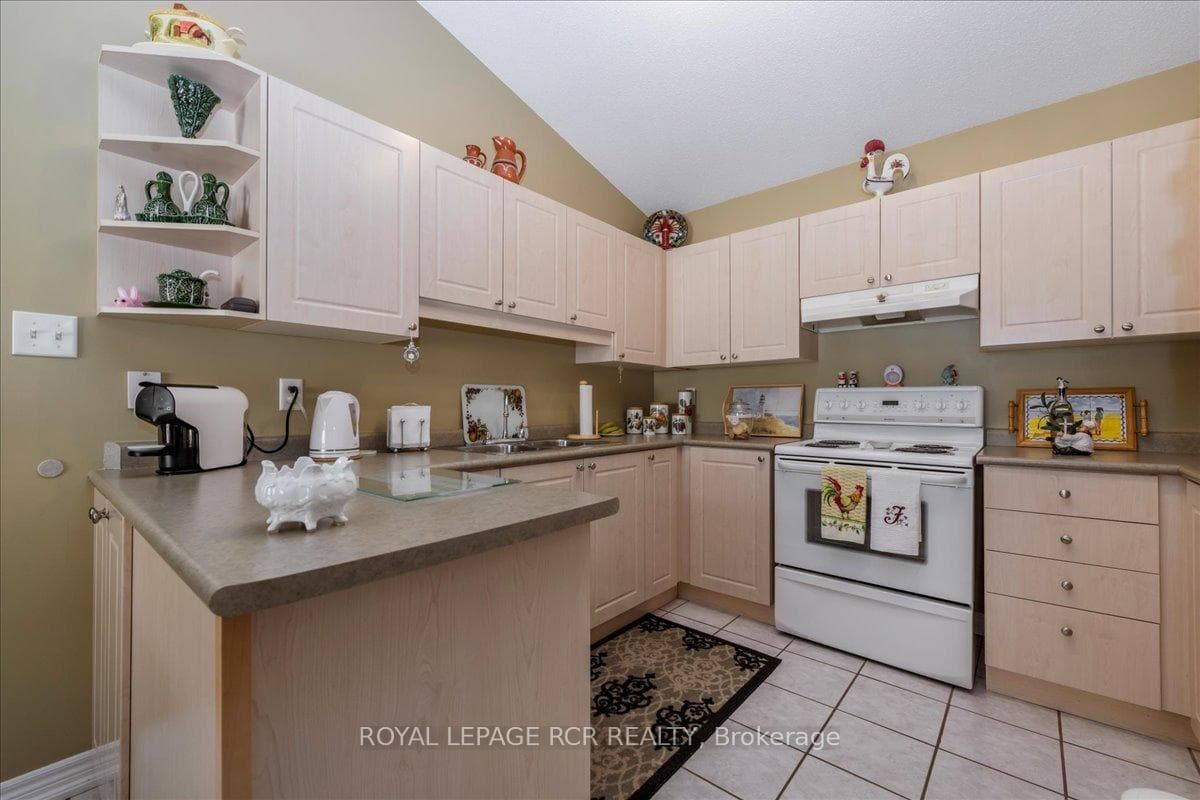 20 Veseli Court photo 9