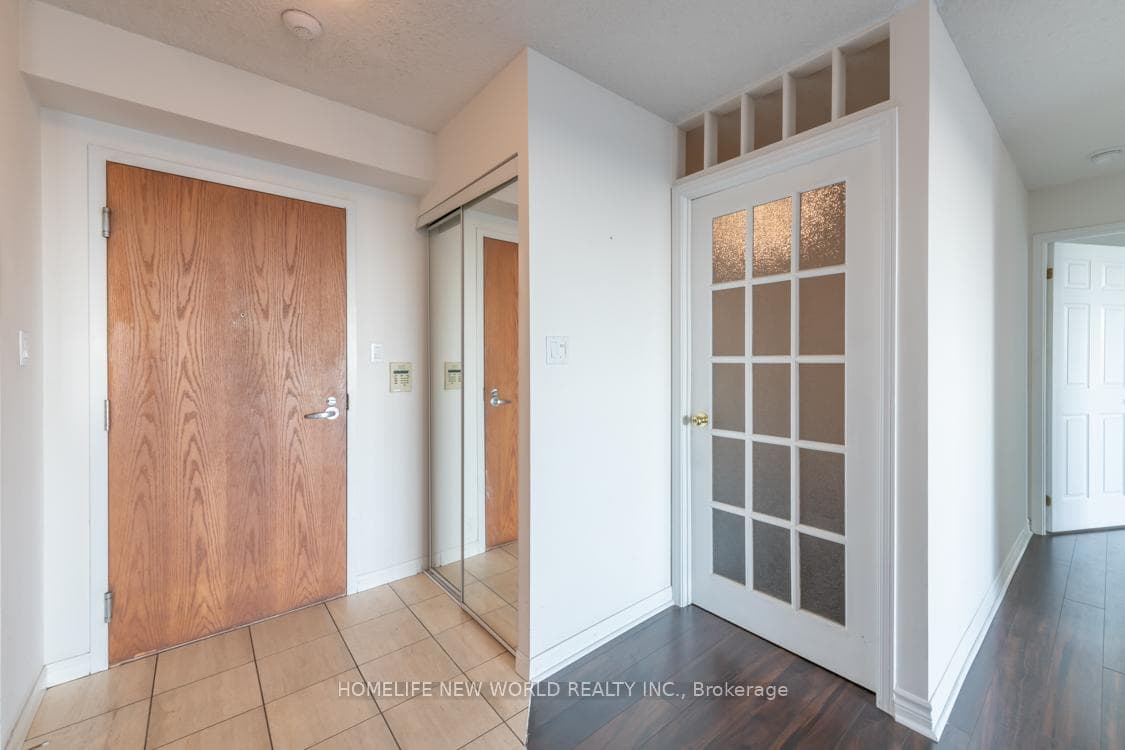 23 Lorraine Drive Unit 1608 photo 3