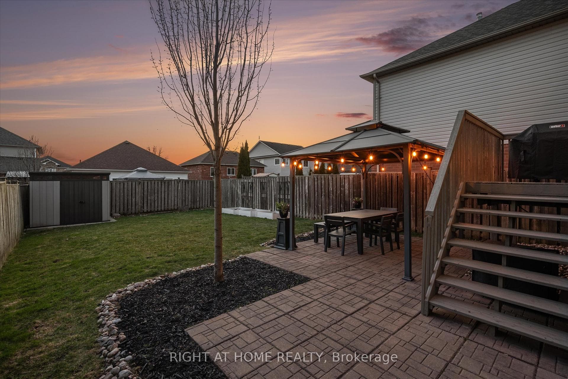 668 Blythwood Square photo 30