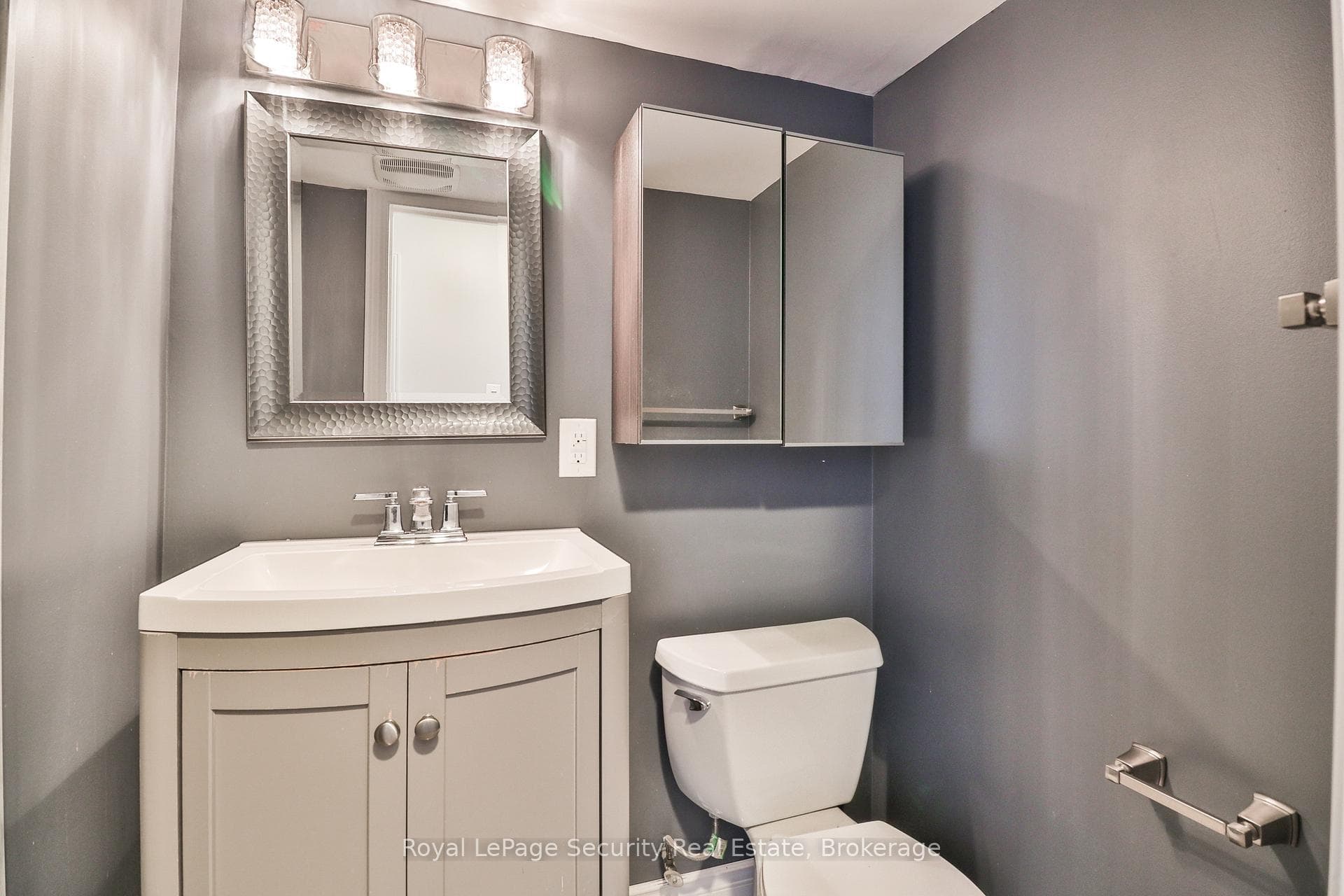 60 Frankton Crescent photo 12