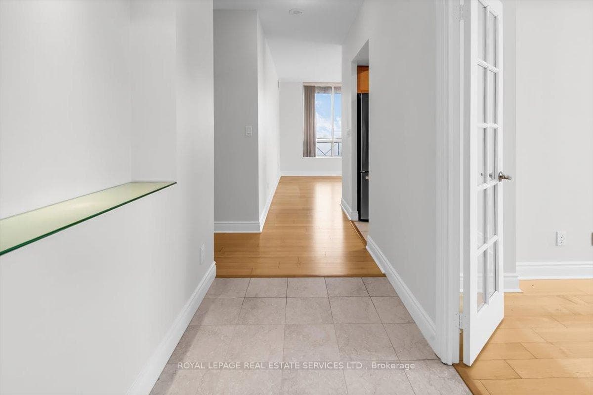 1105 Leslie Street Unit 906 photo 2