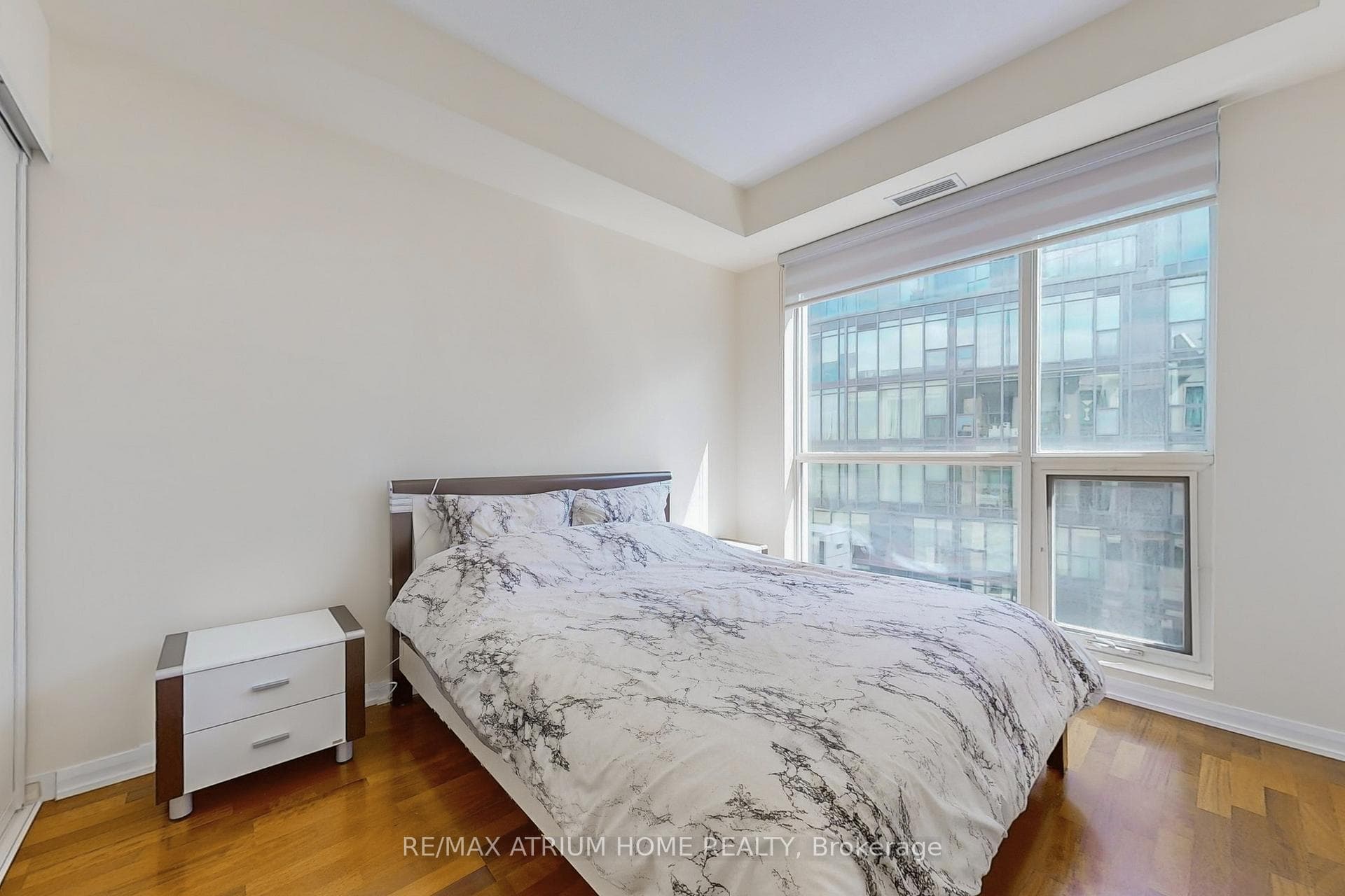 18 Beverley Street Unit 709 photo 16