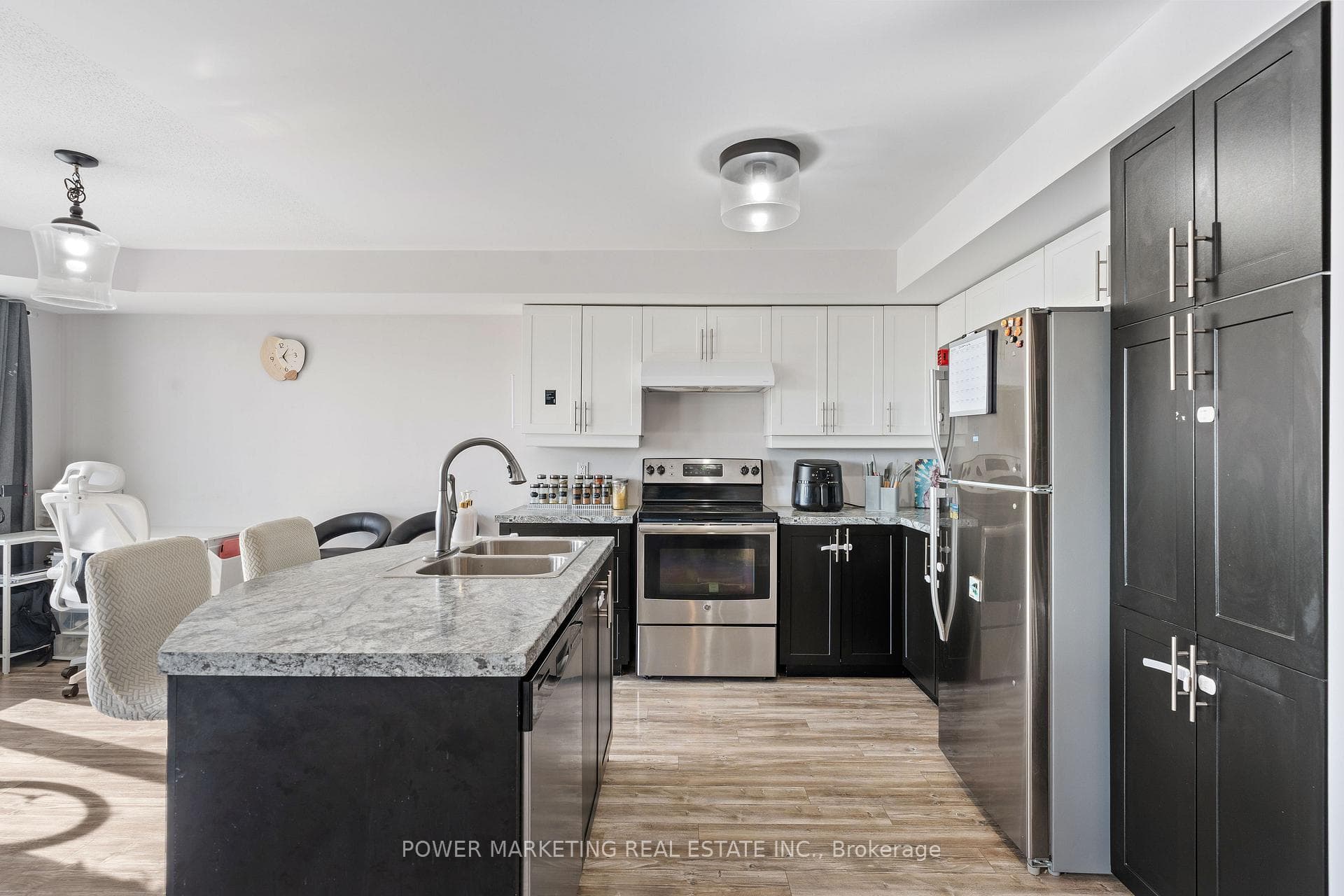 2240 Tenth Line Road Unit 8 photo 12