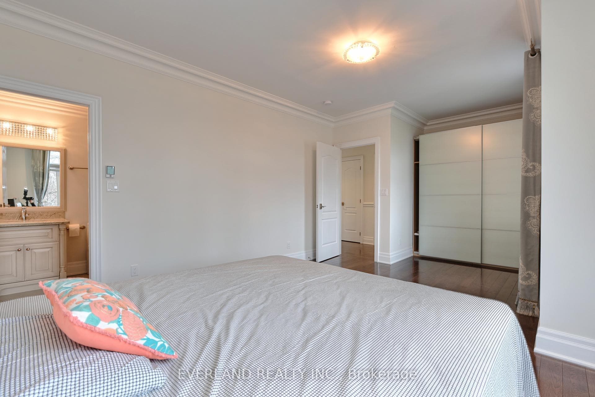 369 Hollywood Avenue Unit main photo 28