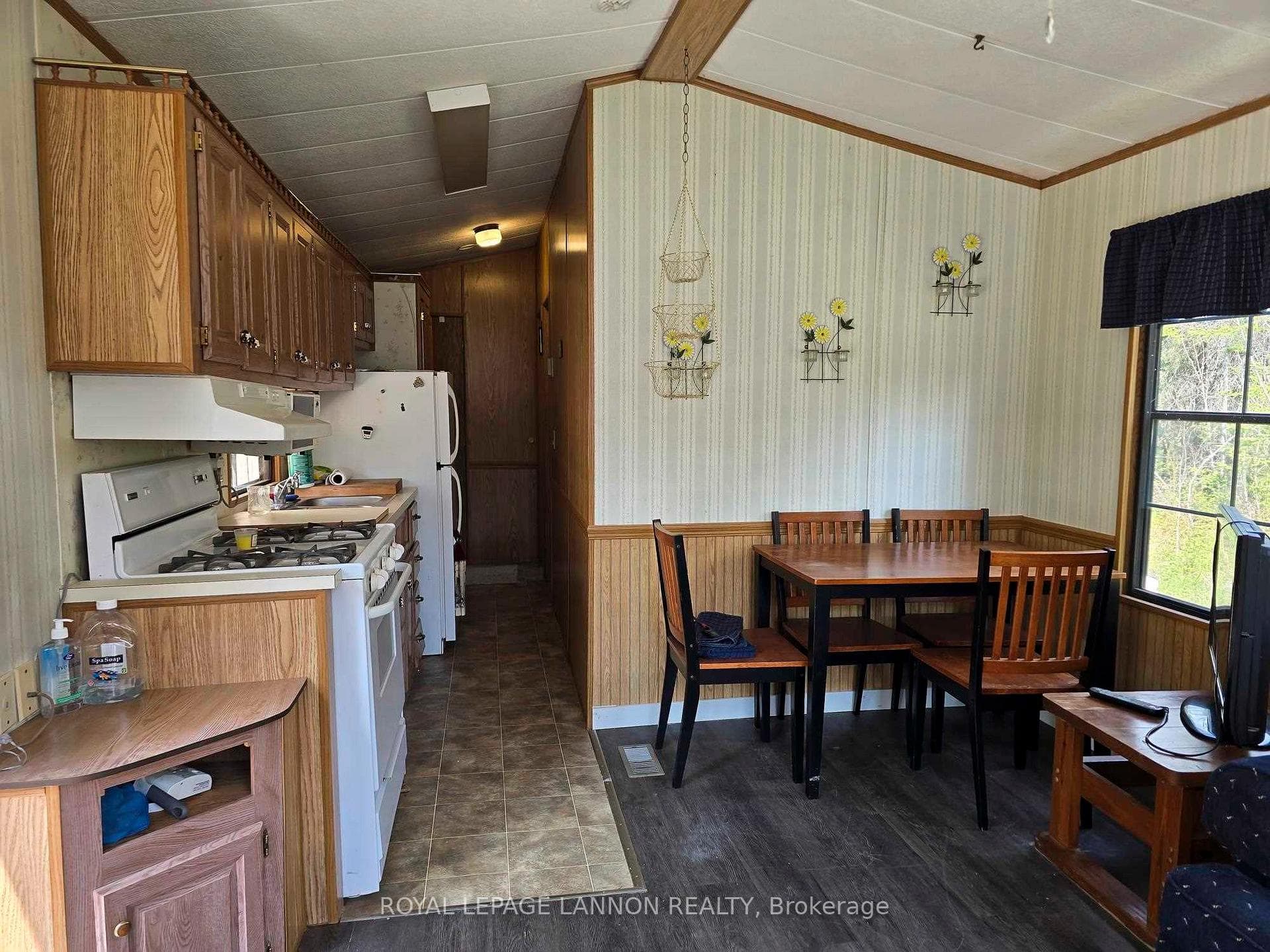 372 Ware Road photo 36