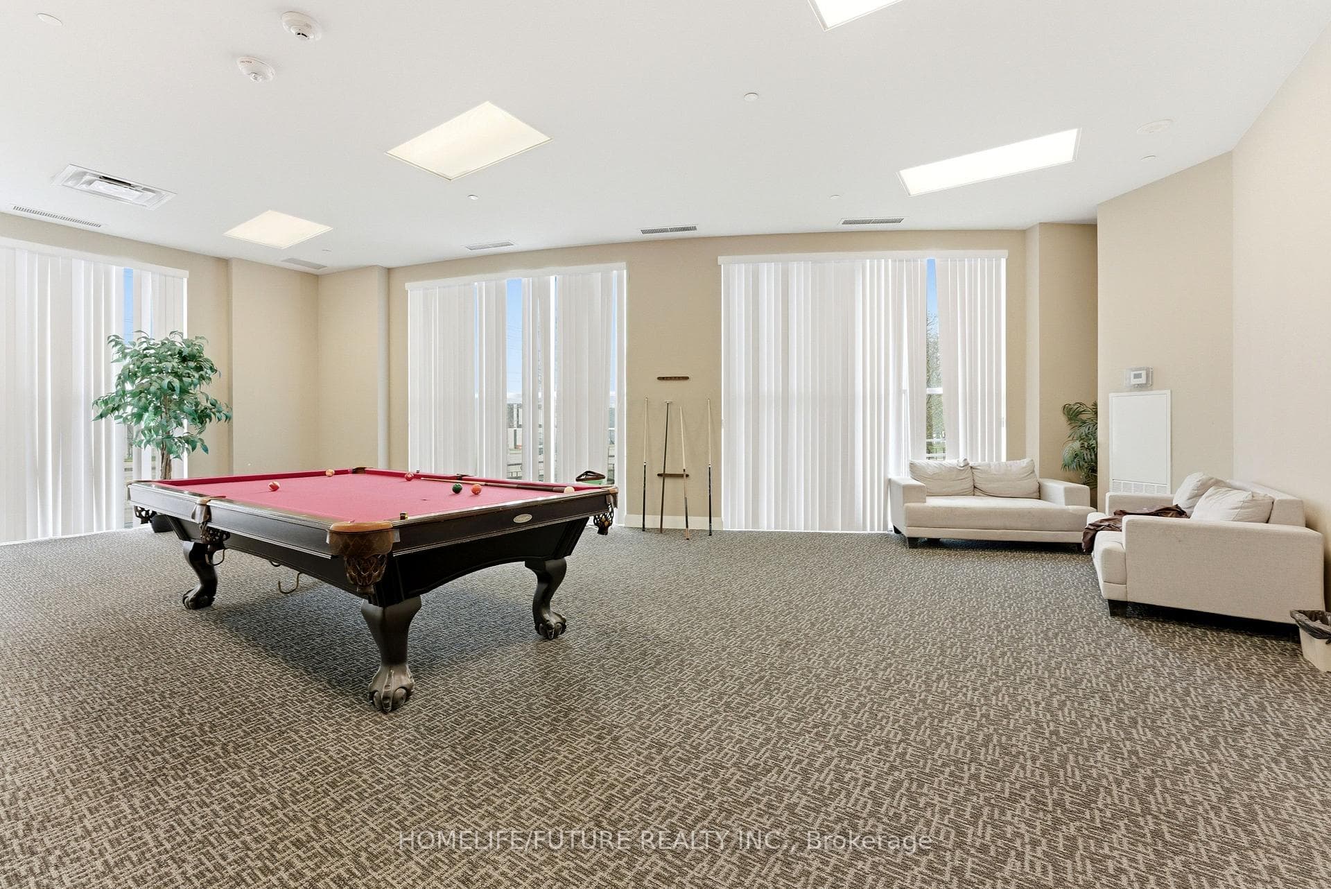 2152 Lawrence Avenue Unit 509 photo 8