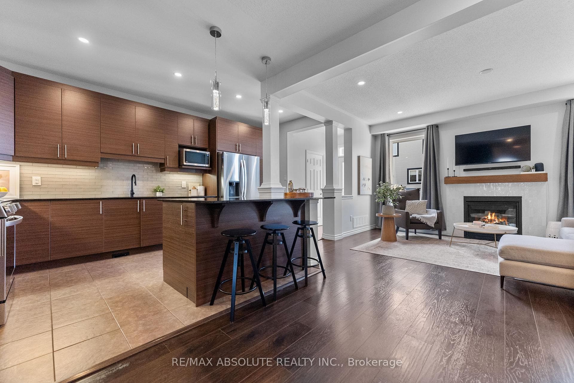 Beautiful open concept living w/door to backyard