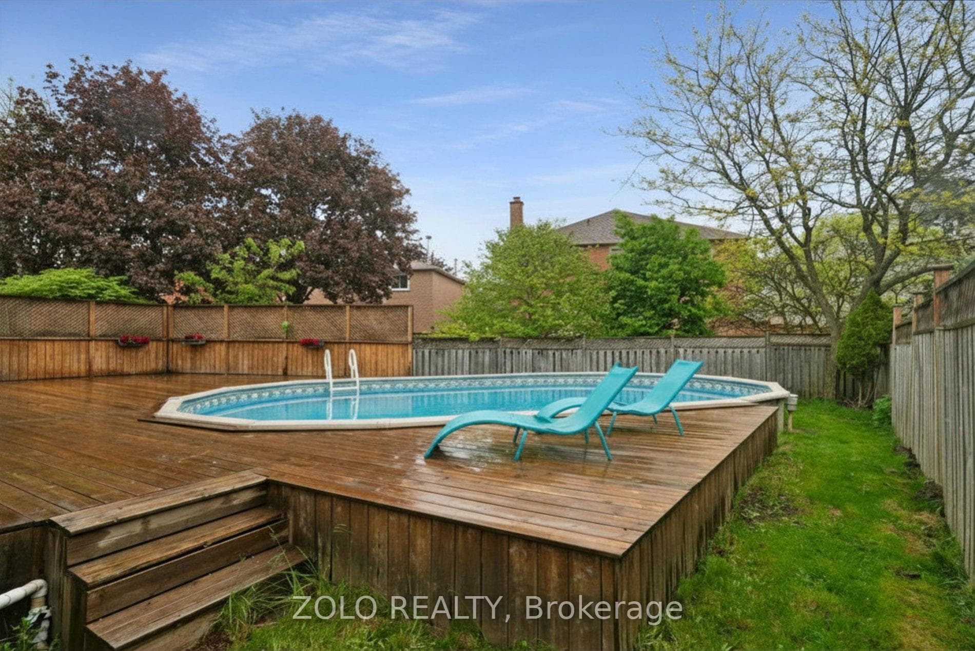 272 Elman Crescent photo 4