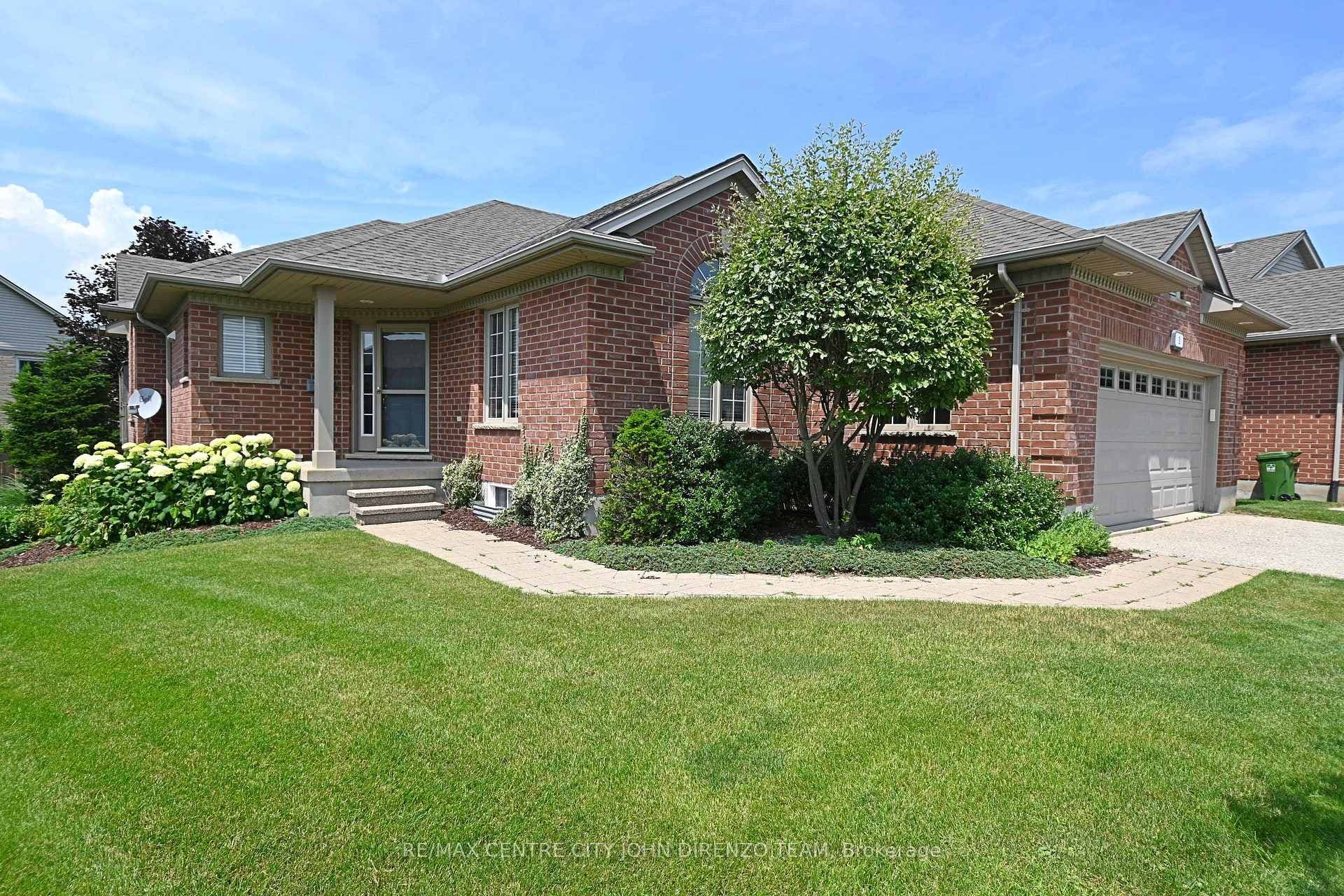 19 Augusta Crescent Unit 1 photo 2