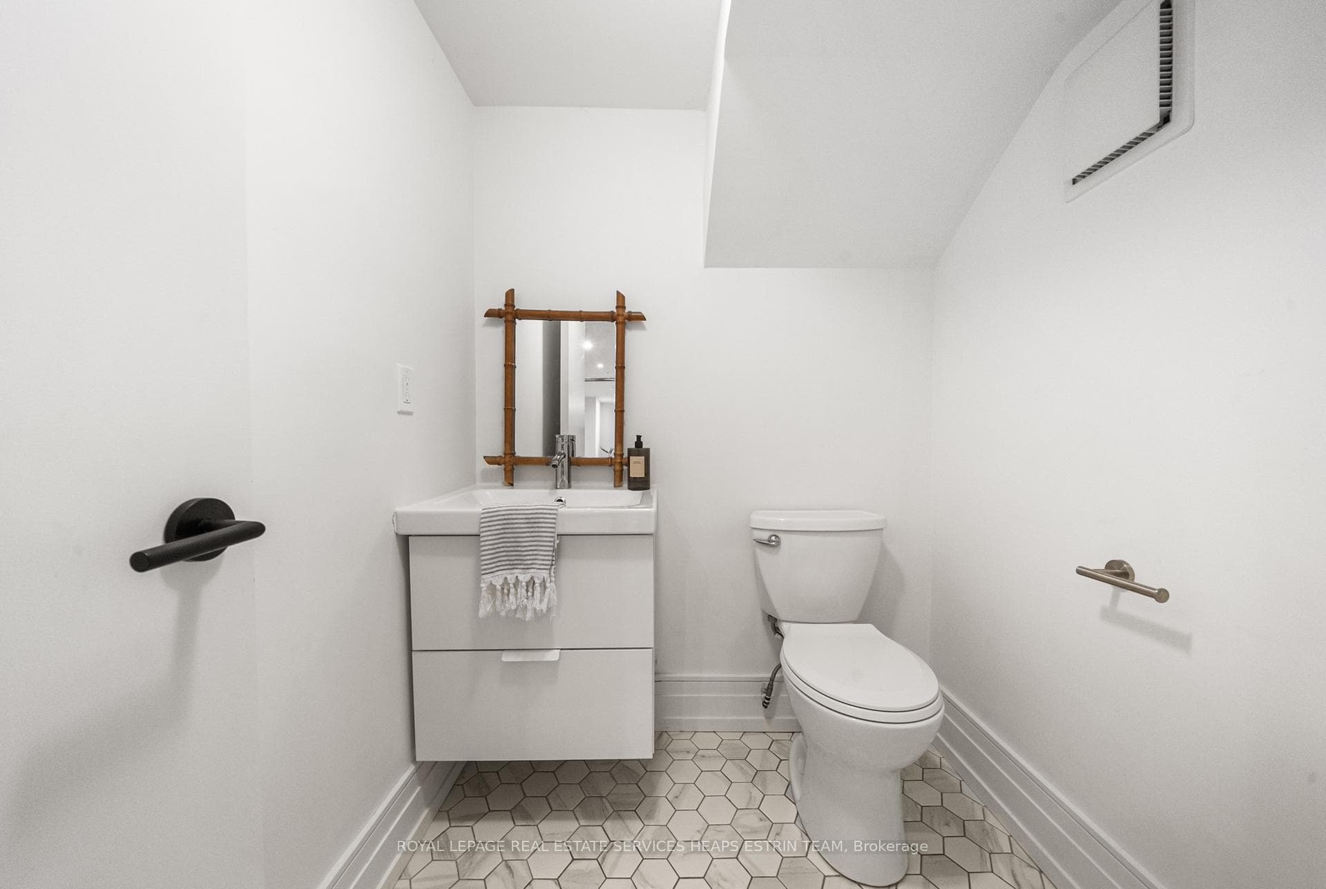 38 Shaftesbury Avenue photo 28