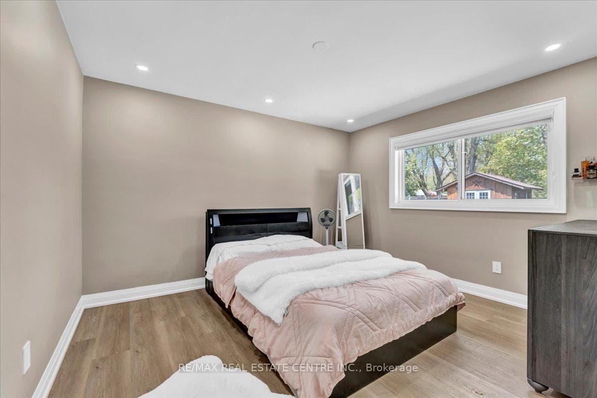 6 Maple Grove Road photo 17