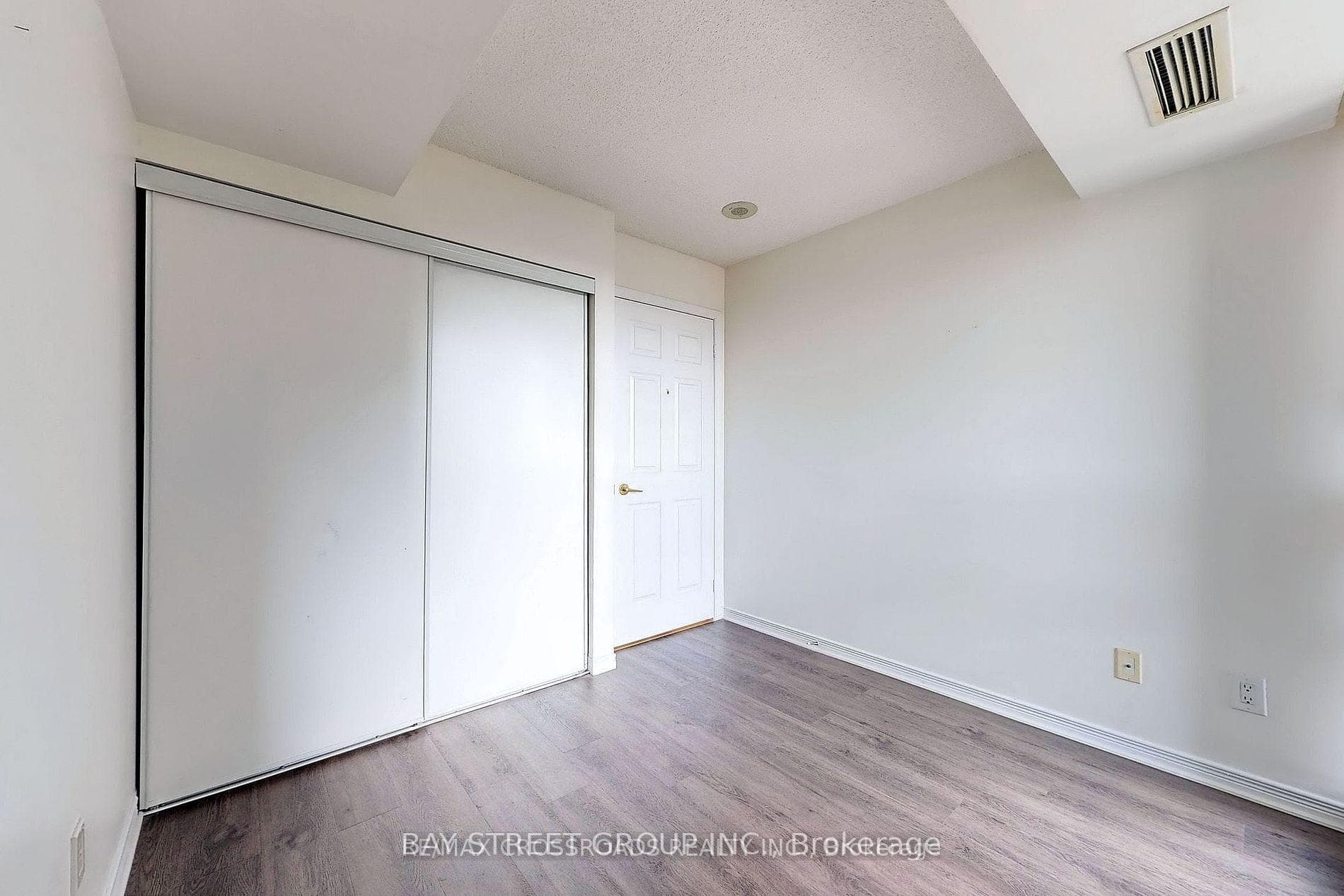 5500 Yonge Street Unit 805 photo 16