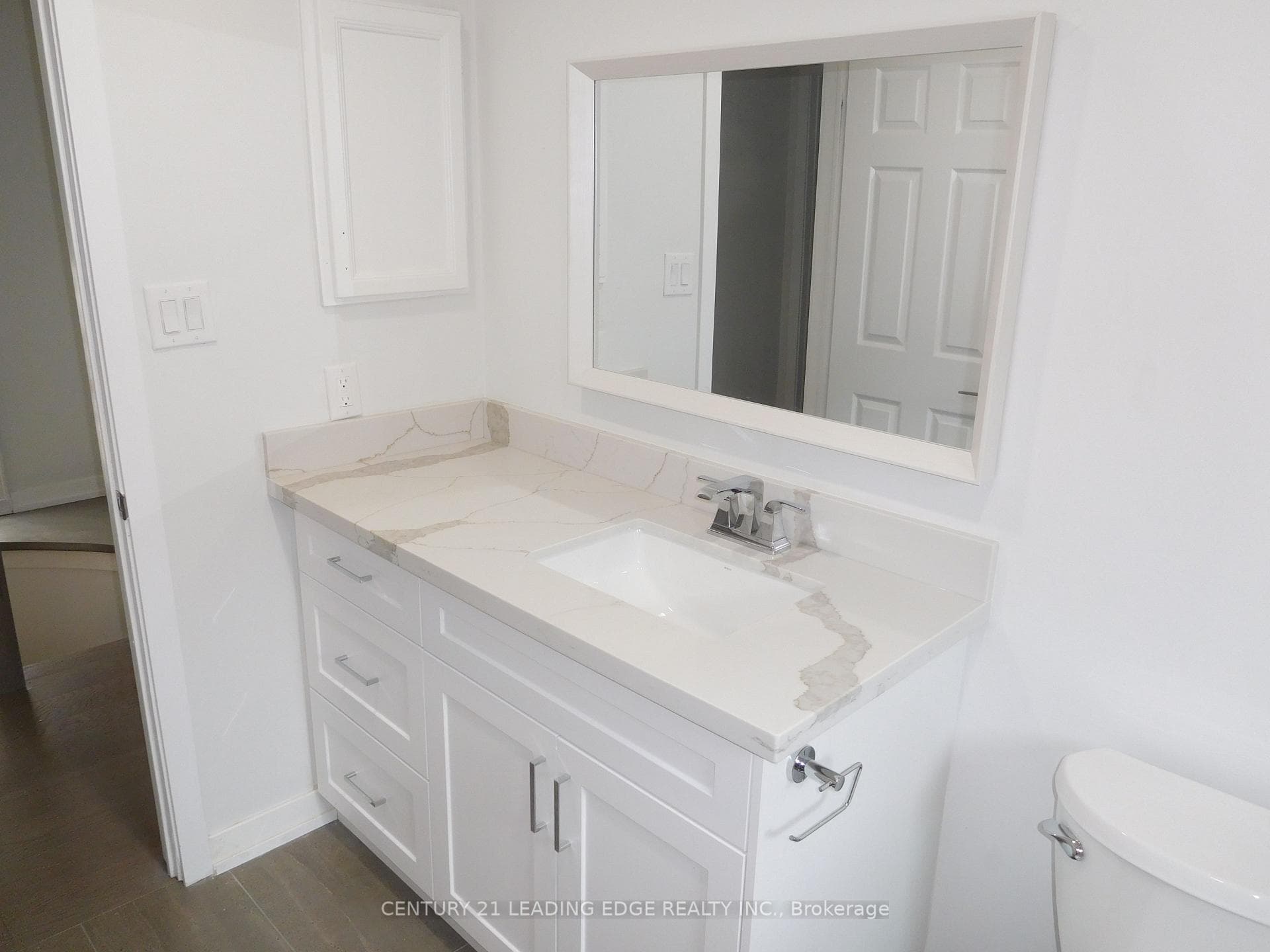 88 Hewitt Crescent Unit Upper photo 15