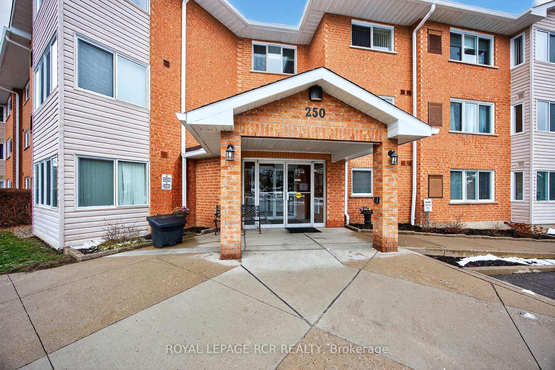 250 Robert St, Unit 310