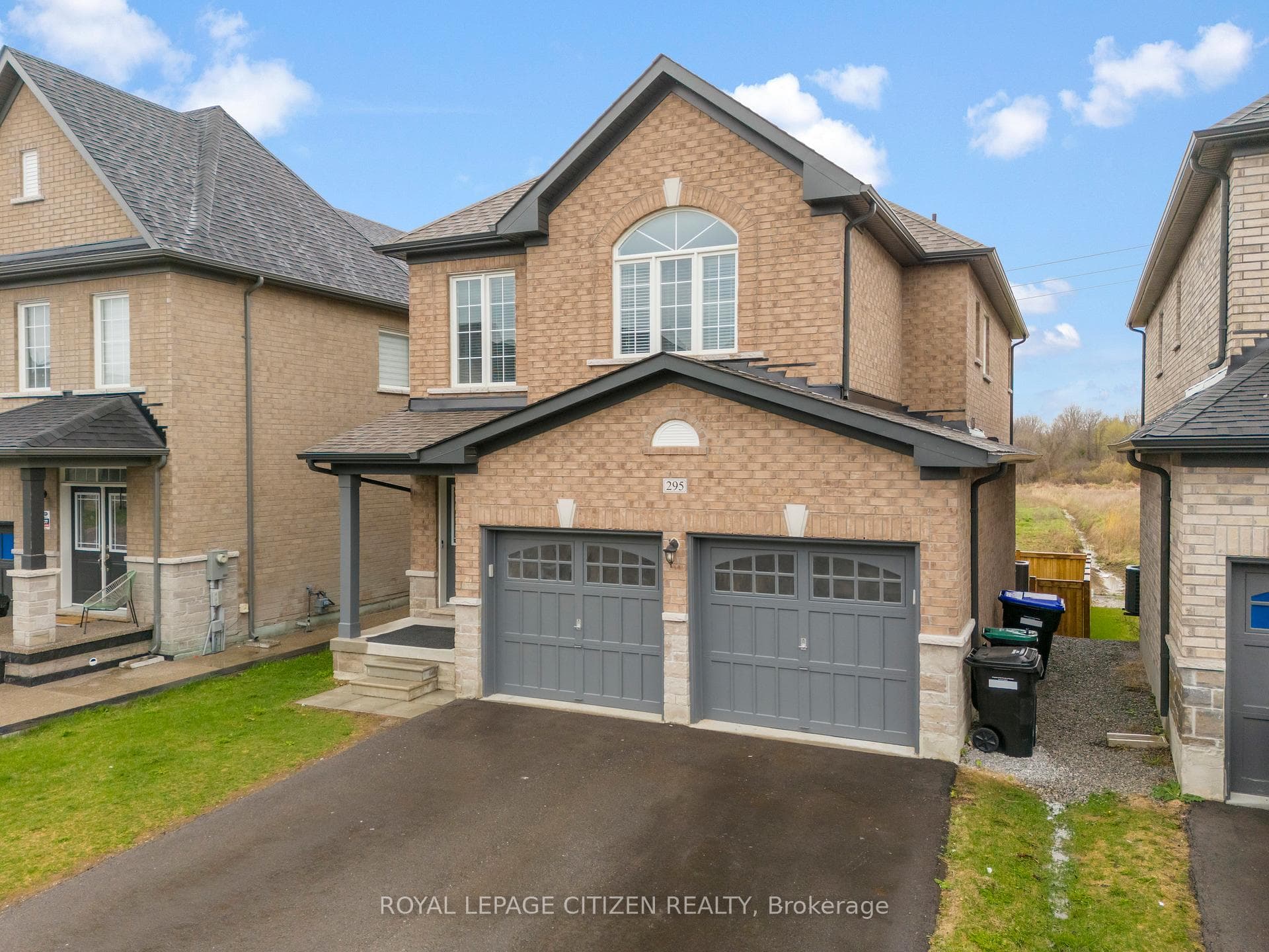 295 Chelsea Crescent photo 4